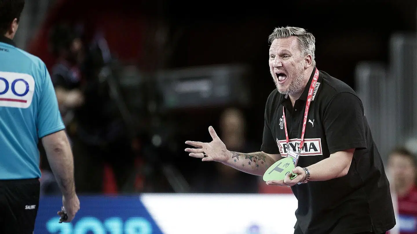 Danmarkscheftræner Nikolaj Jacobsen er rasende på dommeren under bronzekampen mellem Danmark-Frankrig i Arena Zagreb søndag den 28 januar 2018.