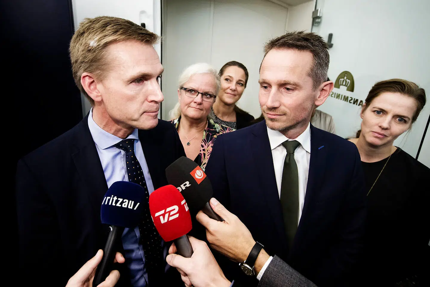 Finansminister Kristian Jensen og Kristian Thulesen Dahl efter forhandlinger i Finansministeriet. Aftaler om skat og udlændinge kunne ikke landes før jul, og siden er forholdet forværret. (Foto: Jens Astrup/Scanpix 2017)