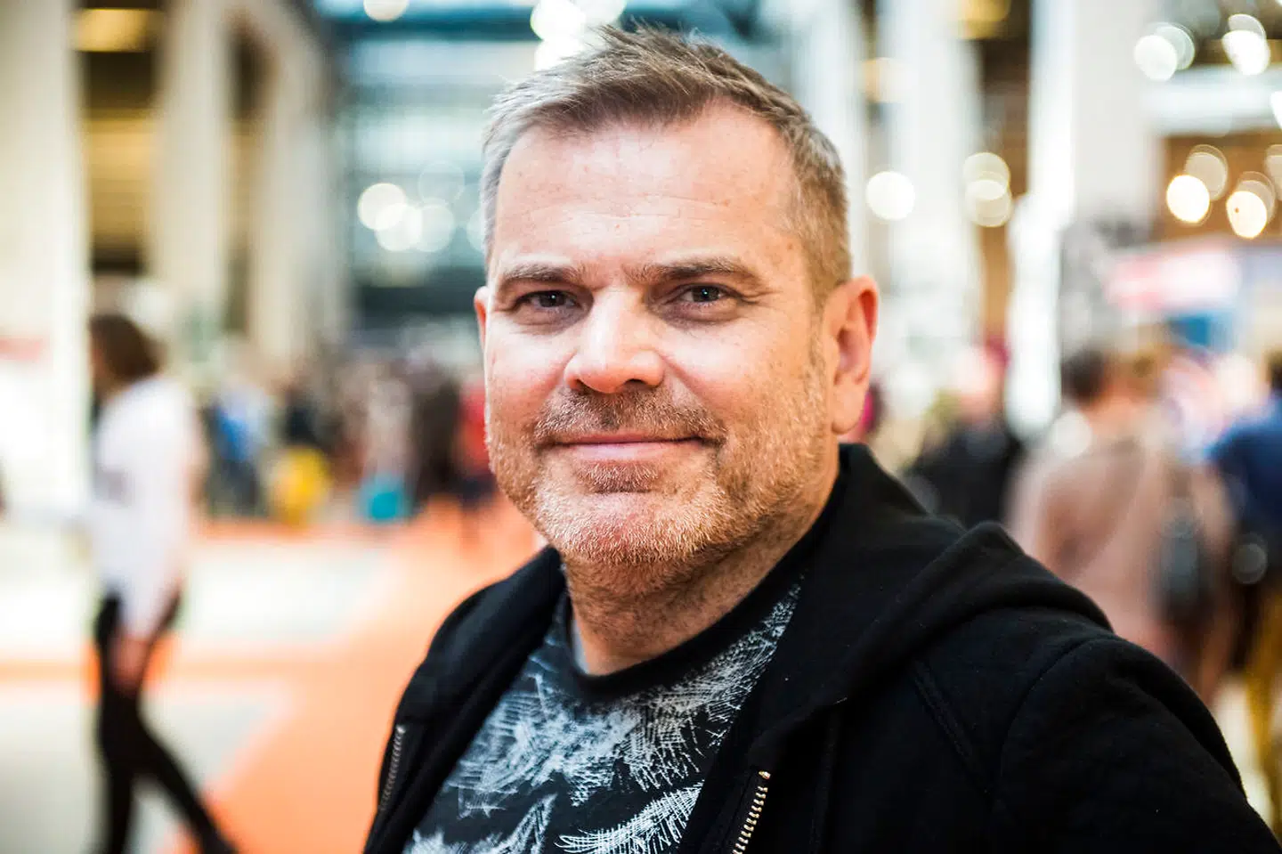 Hans Pilgaard var vært på 'Hvem vil være millionær', da Rasmus Bruun og Frederik Cilius forsøgte sig med en practical joke i programmet, som gik fuldstændig galt.