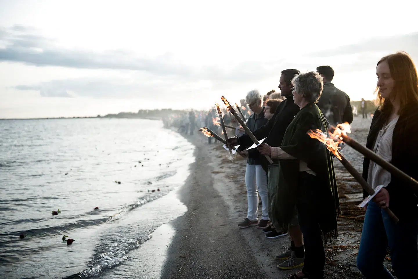 Kim Wall blev mindet med et fakkeltog på Ishøj Strand, torsdag den 31. august 2017. Kim Wall var ombord på ubåden Nautilus sammen med Peter Madsen. Hendes torso blev senere fundet i Køge Bugt.