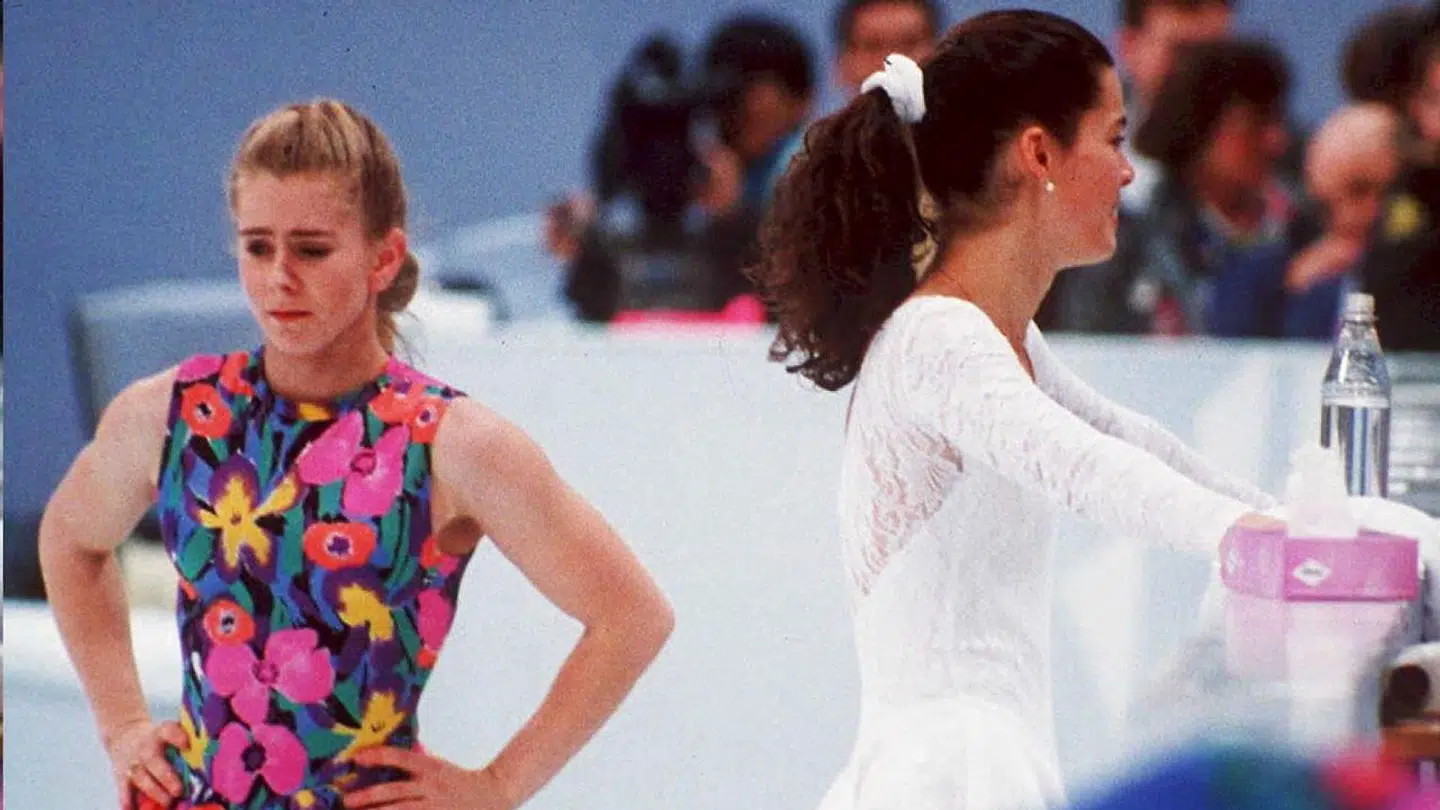 Tonya Harding og Nancy Kerrigan under Vinter-OL i Lillehammer i Norge i 1994. Et begivenhed, der markerede Tonya Hardings fald. Udover beskyldning om medvirken i angrebet på Kerrigan fejlede Harding og endte på en ottendeplads.