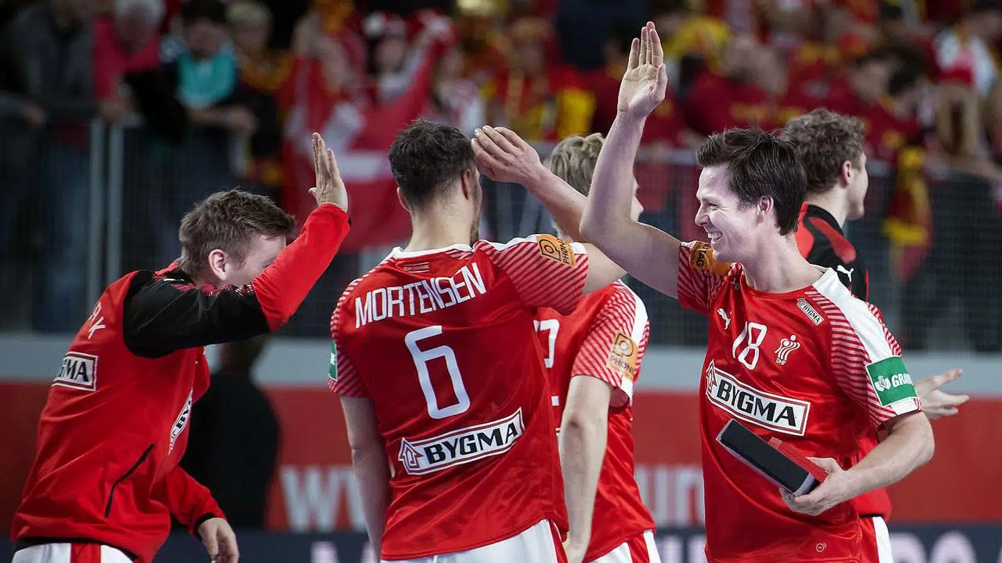 Danmark er med 99 procent sandsynlighed klar til semifinalen inden kampen mod Makedonien, hvis Slovenien tirsdag vinder over Spanien.