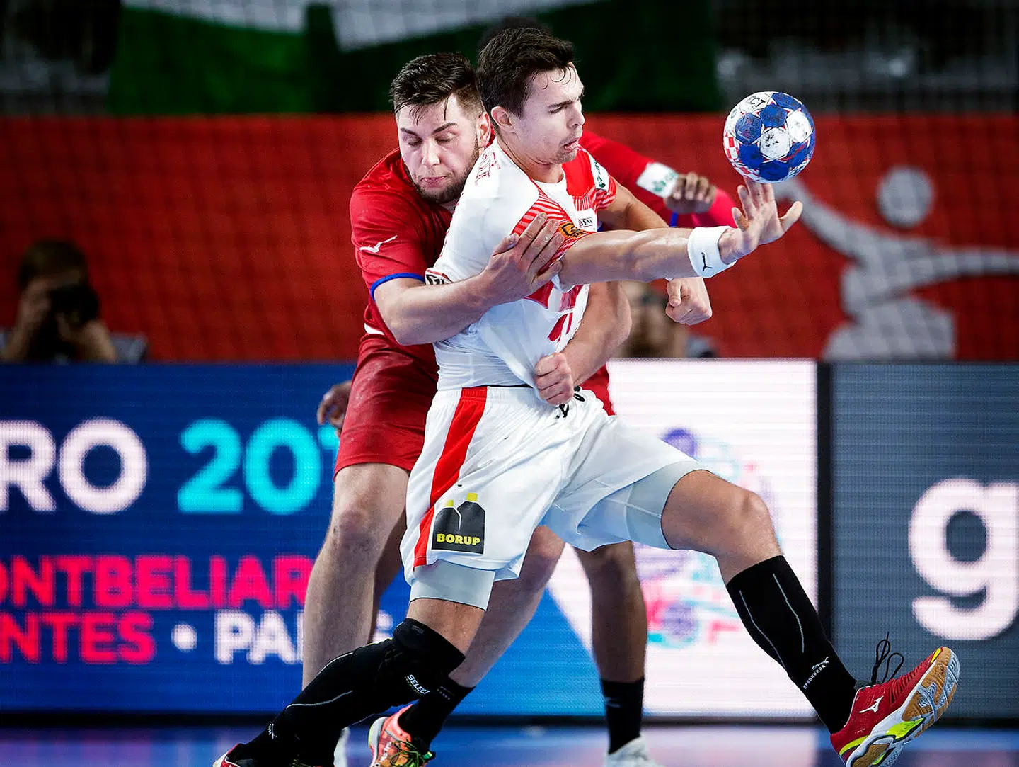 Danmarks Rasmus Lauge kan godt smide sin forvaskede tights ud og købe nogle nye. Ellers koster det!