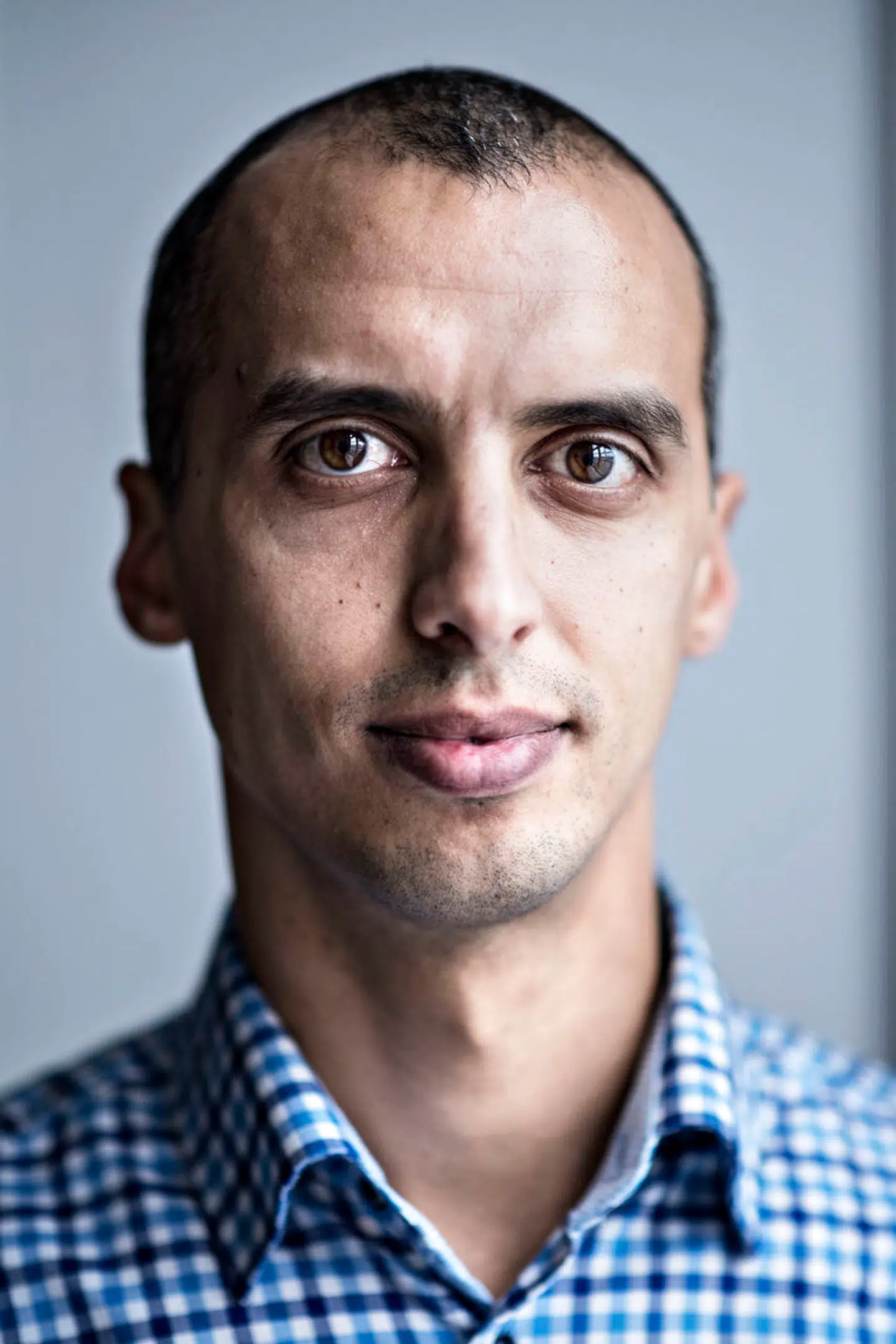 Mattias Tesfaye (S) har allerede haft et møde med kvinderne i niqab. Han beskriver samtalen som akavet, fordi han ikke kunne se, hvem han talte med.»En saudi-arabisk klædedragt hører ikke hjemme i Danmark,« siger han.