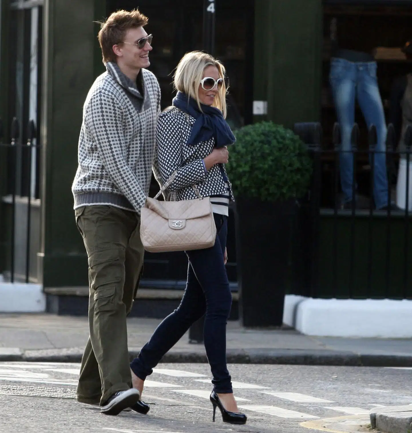 Nicklas Bendtner sammen med sin daværende kæreste Caroline Fleming i 2010, da han var 22 år gammel.