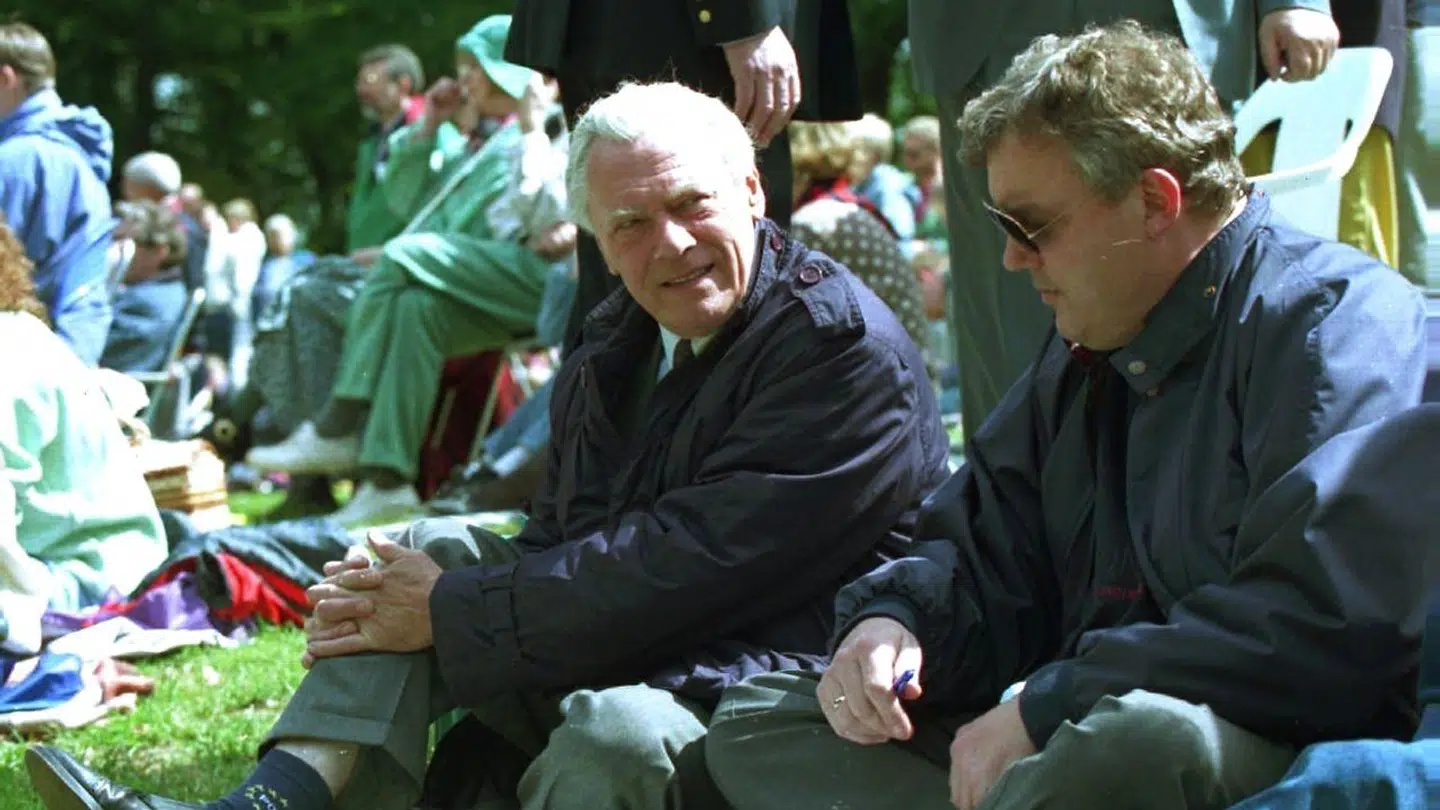 Poul Schlüter og Hans Engell fotograferet på Himmelbjerget året efter Tamilsagen.