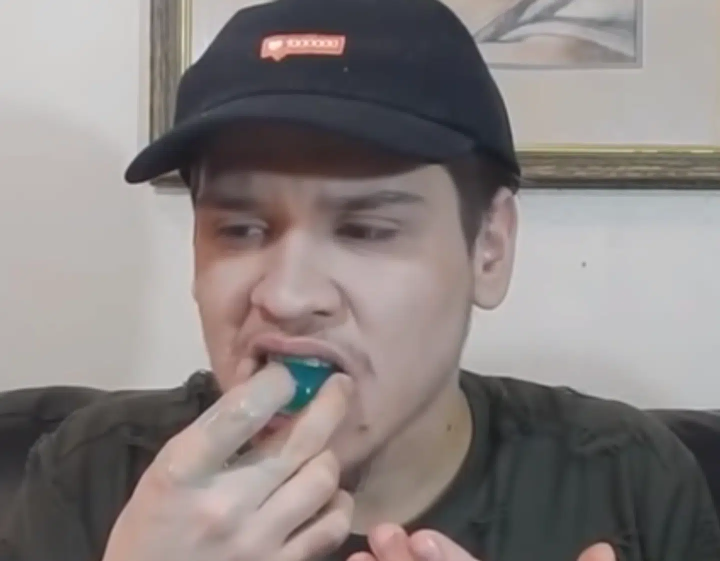 Mange unge har postet videoer, hvor de spiser de giftige kapsler.