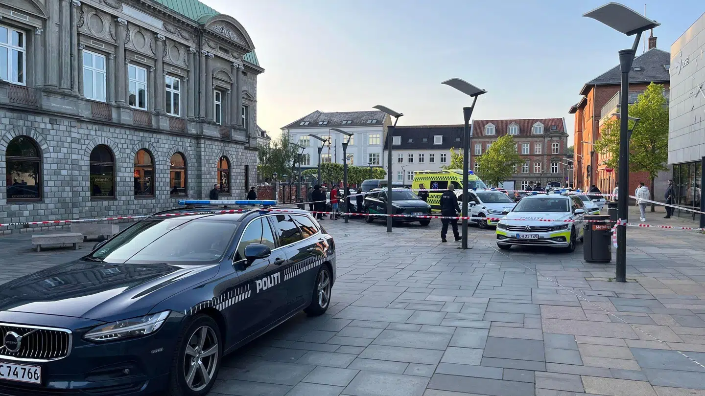 En betjent er fredag aften blevet såret i Vejle. Foto: Privat