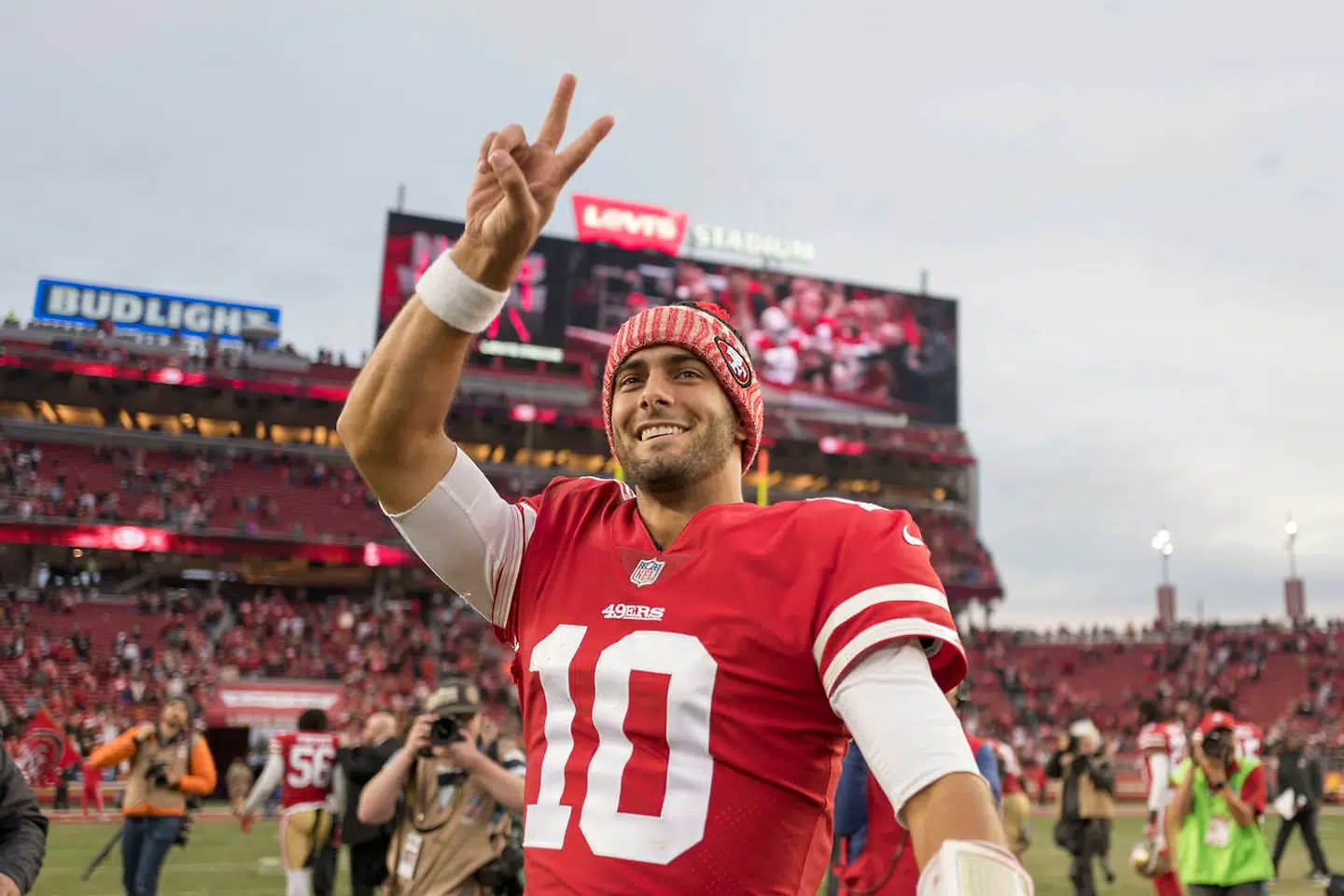 Siden han blev handlet til San Francisco 49ers i oktober har quarterback Jimmy Garoppolo vist, hvorfor New England Patriots i så lang tid afviste at lade ham gå og så ham som arvtager efter Tom Brady. Garoppoli førte 49ers til fem sejre i træk og har stadig ikke tabt som starter i NFL. Foto: USA Today Sports