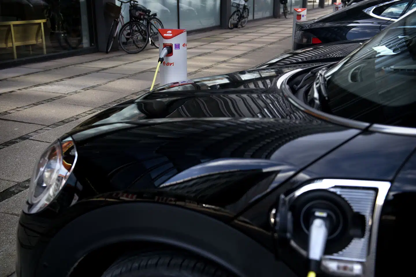 Dansk Kørelærer-Union ønsker lovgivningen for elbilskørekort ændret. Eleverne fravælger elbilen, når de tager kørekort, fordi kørekortet efterfølgende ikke tillader, at de må køre i bil med manuelt gear, lyder det fra brancheorganisationen. (Arkivfoto). Liselotte Sabroe/Ritzau Scanpix