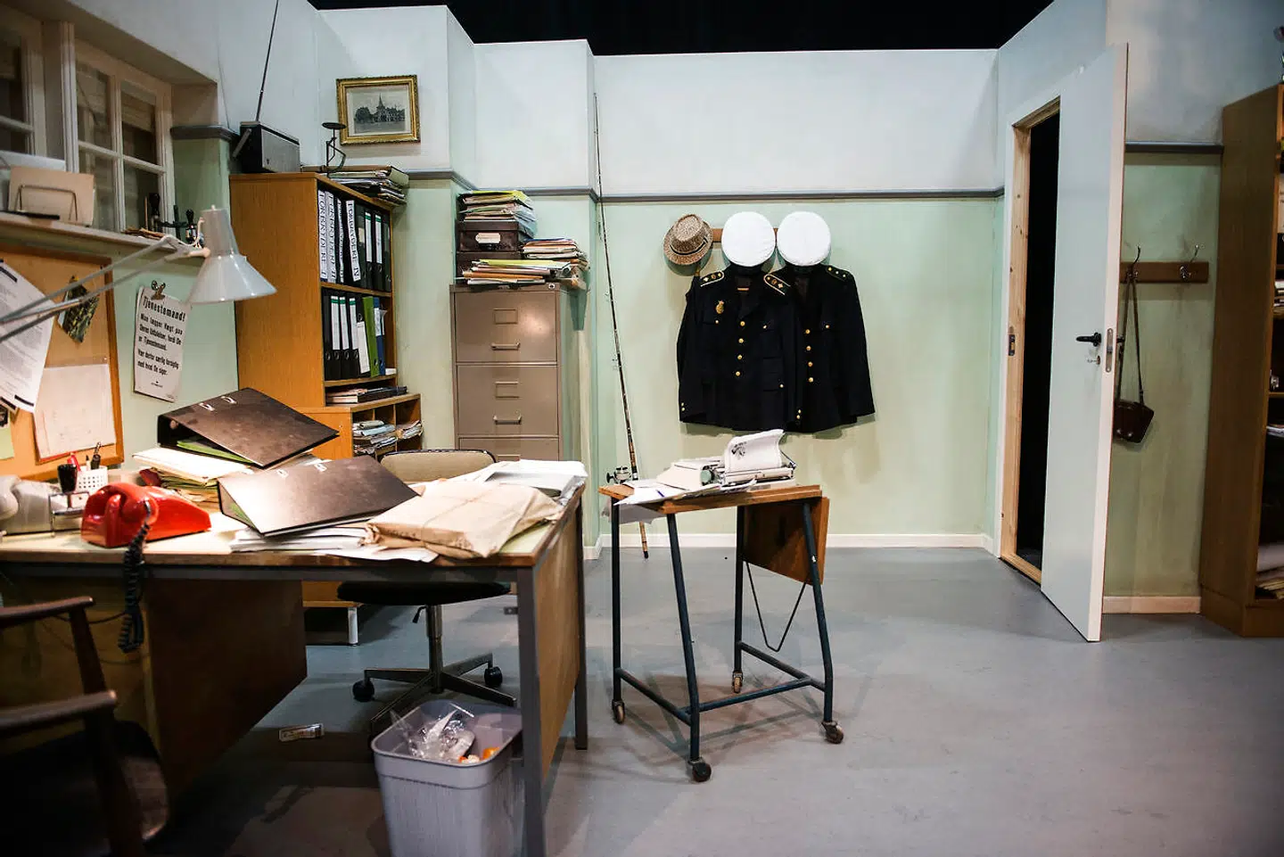 Her plejede Axel Strøbye at husere i rollen som kriminalassistent Jensen.