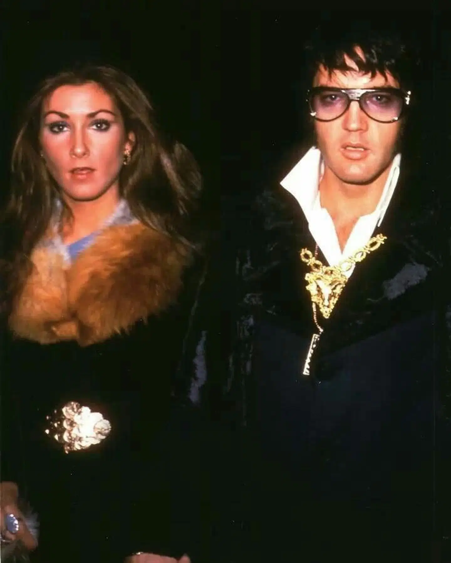 Linda Thompson fotograferet sammen med Elvis Presley, mens de stadig var kærester.