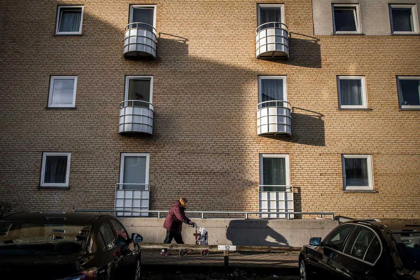 Statsministeren sagde i sin nytårstale, at det kan blive nødvendigt at rive boligblokke ned for at komme ghettoer til livs. Gadelandet i Husum er et af områderne, man kan finde på regeringens ghetto-liste.