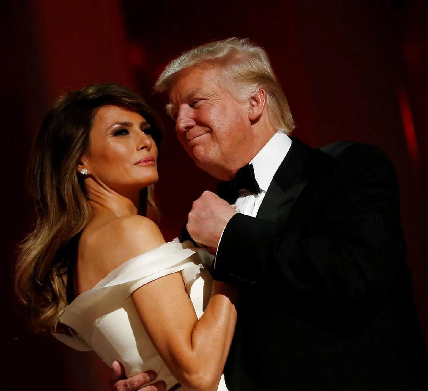 Donald Trump og hustruen Melania Trump danser i forbindelse med præsidentens indsættelse i januar 2017.