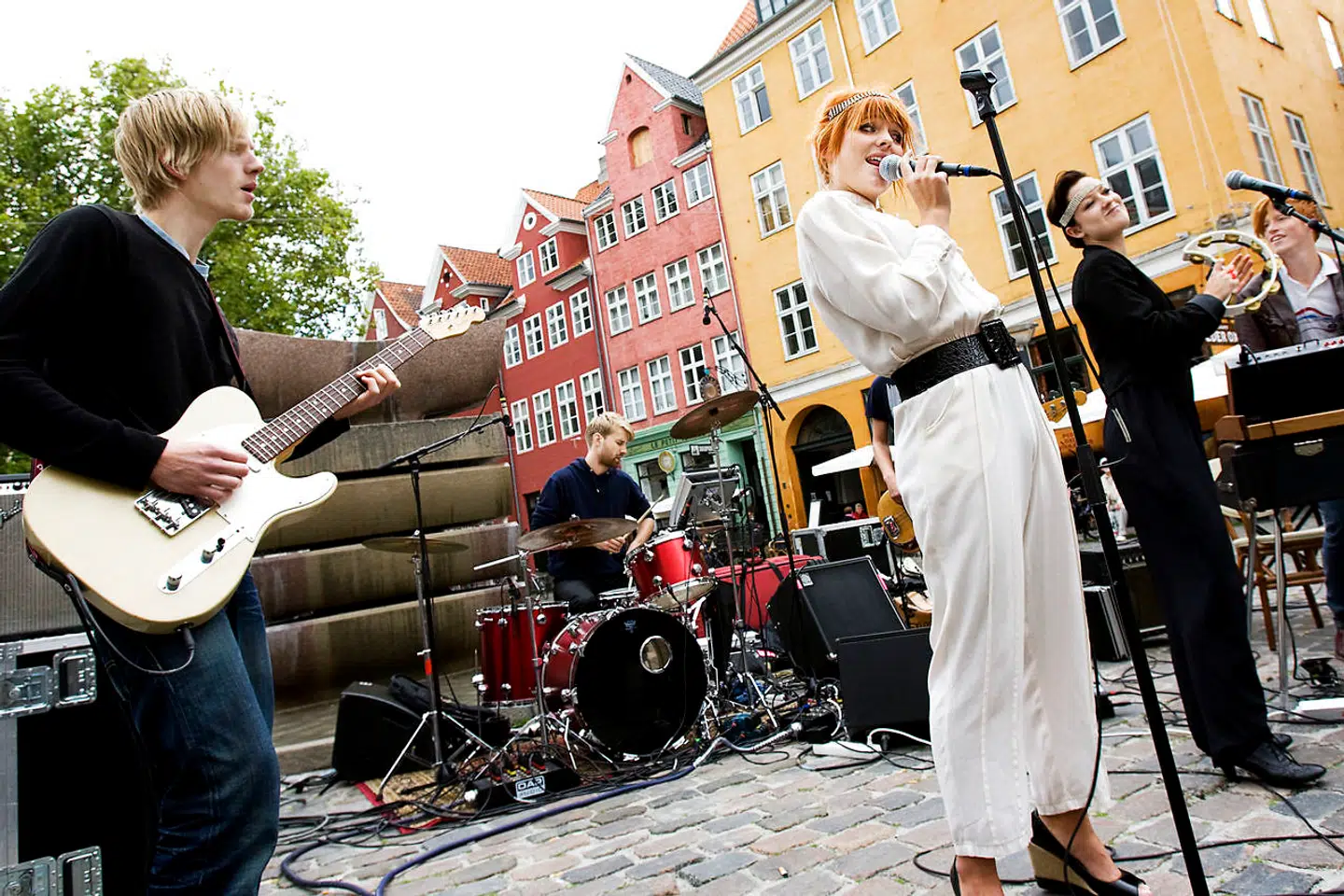 Sys Bjerre fik sit store gennembrud i 2008. Her optræder hun på Gråbrødre Torv i forbindelse med udgivelsen af sin første plade, der blandt andet indeholdt landeplagen 'Malene'.