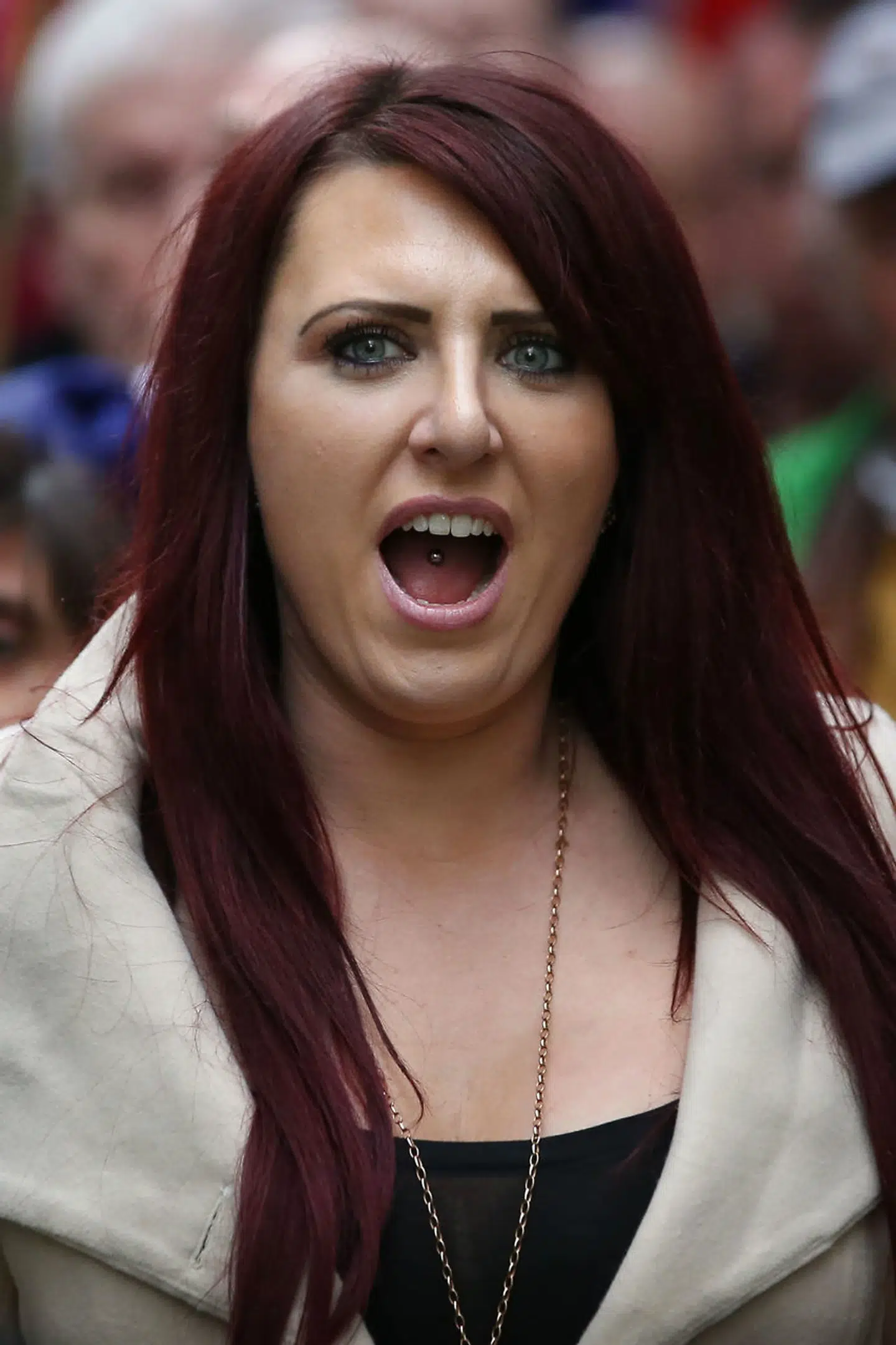 Jayda Fransen er en britisk højreradikal, som her er fotograferet under en demonstration. Hun fik sit internationale gennembrud, da Donald Trump i december gentweetede nogle af hendes tweets ud til sine 43 mio. tilhængere.