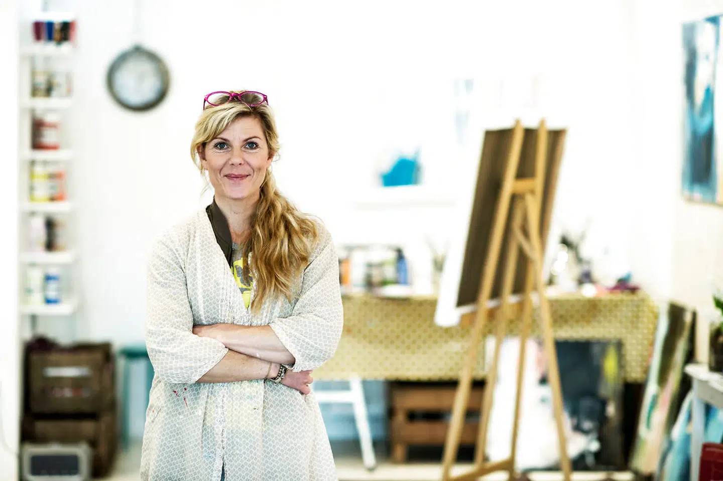 Trine Panum Kjeldsen lever i dag af at male. Her ses hun i sit galleri i Bagsværd.