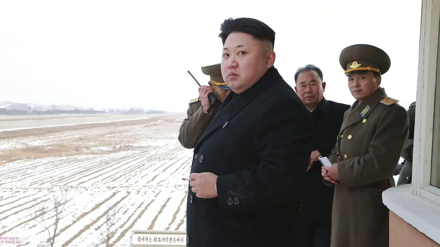På billedet ses den nordkoreanske leder Kim Jong-un under en inspektion på en luftbase i Nordkorea. Billedet er frigivet af det statslige nyhedsbureau Korean Central News Agency (KCNA)-