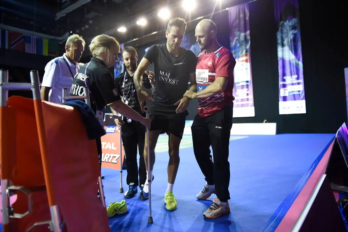 Sådan så det ud, da Joachim Fischer Nielsen skadet forlod VM-turneringen i badminton i Glasgow.