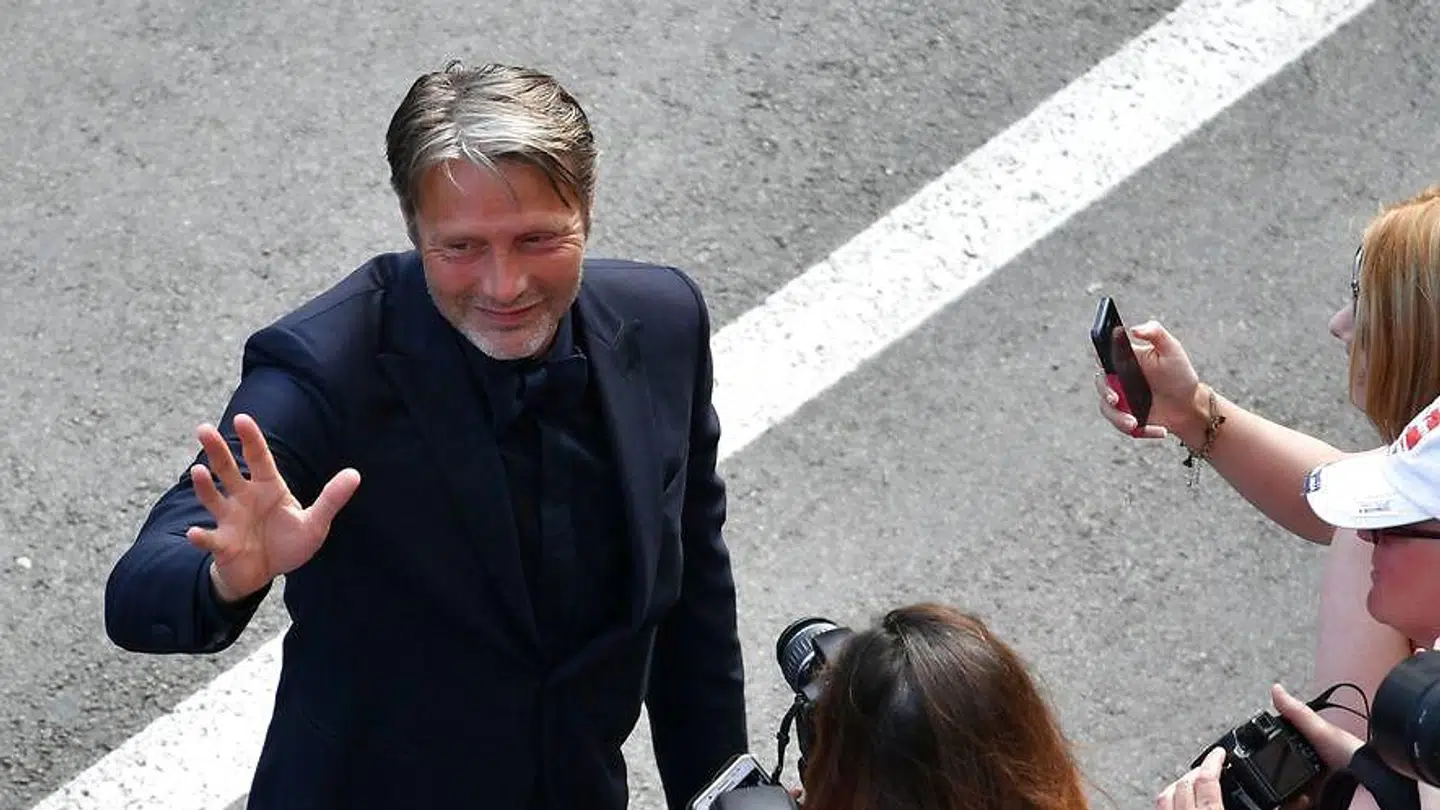 Mads Mikkelsen er en af de utallige kendte danskere, der har brugt de sociale medier til at sende en nytårshilsen til sine følgere.
