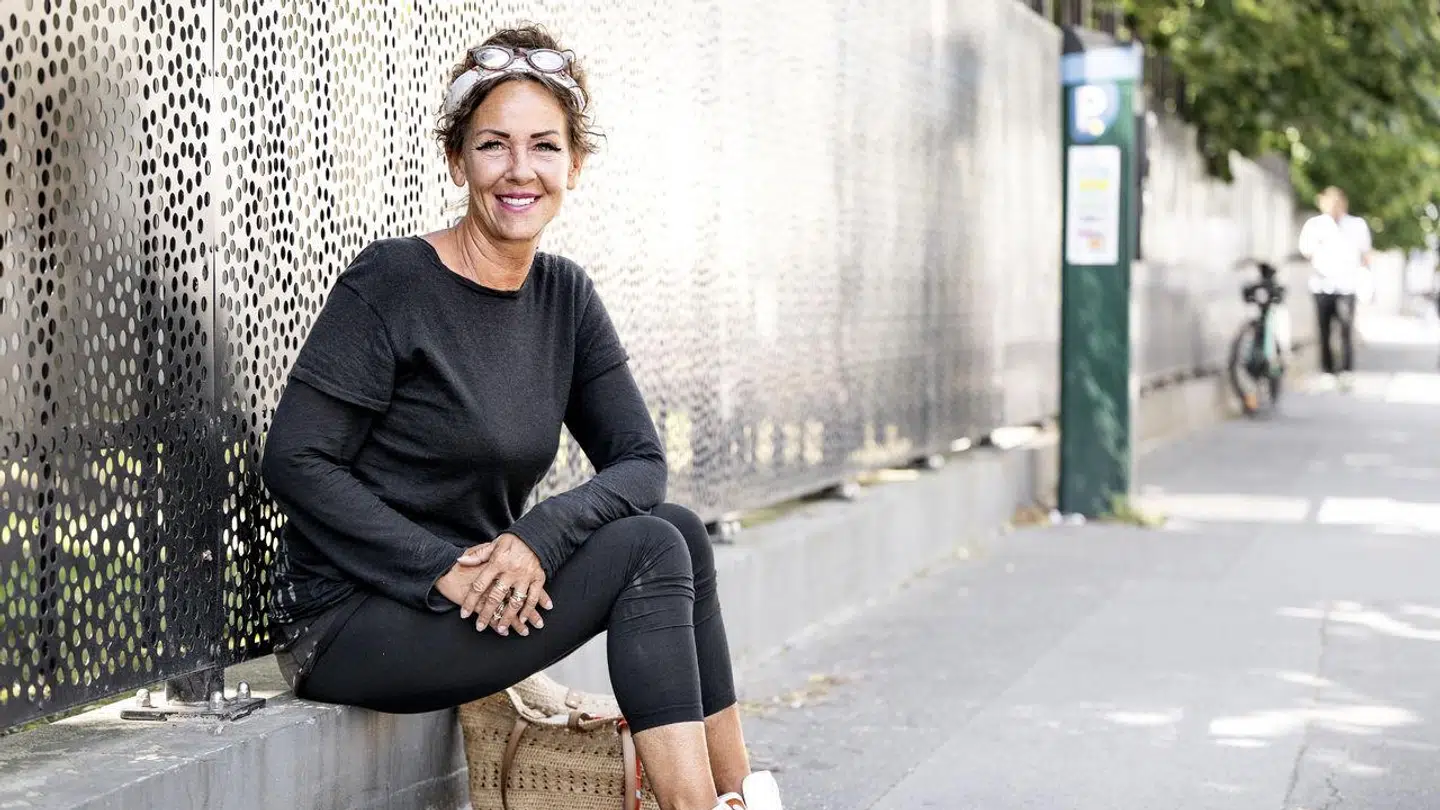 Aneke Rune foran Roland Garros' træningsanlæg.