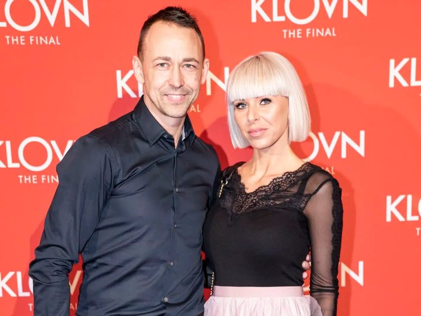 Tidligere racerkører Nicolas Kiesa med sin kæreste, Amanda Wilms, på den røde løber til gallapremiere på filmen 'Klovn The Final', i Bremen Teater onsdag den 29. januar 2020.