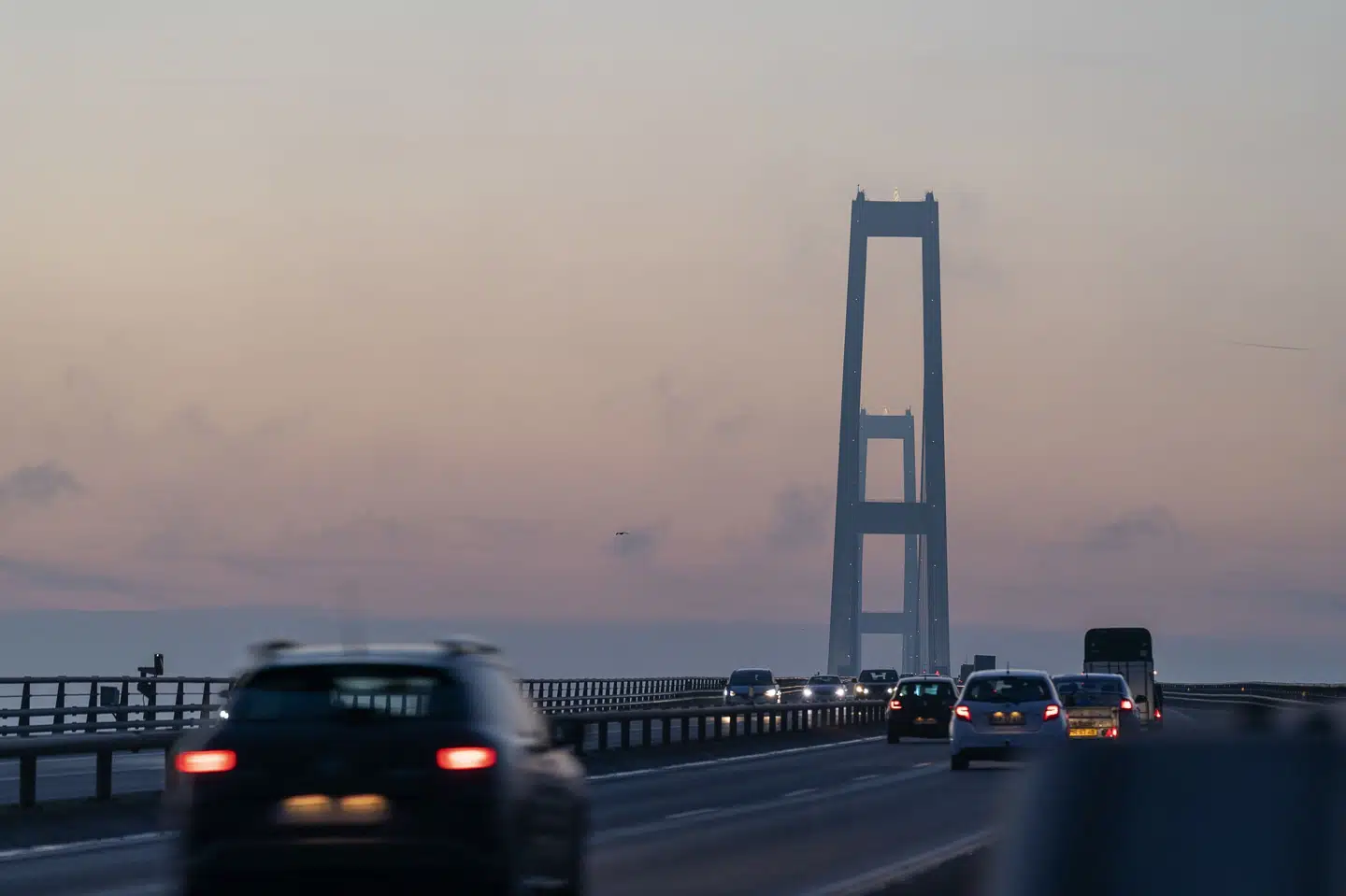 Fejringen af Storebæltsbroen starter med et løb på cirka 21 kilometer over broen klokken 10. juni 16:30 og slutter med et stykke brunsviger fra den gigantiske kage. (Arkivfoto). Claus Bech/Ritzau Scanpix