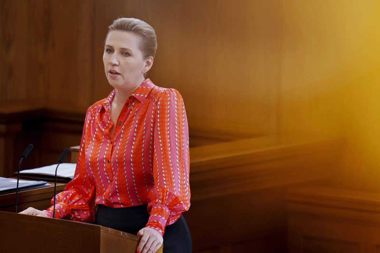 - Vi skal være tre ligeværdige parter - tre lande, tre folk, tre sprog, siger statsminister Mette Frederiksen (S) omkring midnat natten til torsdag under sin afsluttende tale til Folketingets afslutningsdebat. Liselotte Sabroe/Ritzau Scanpix