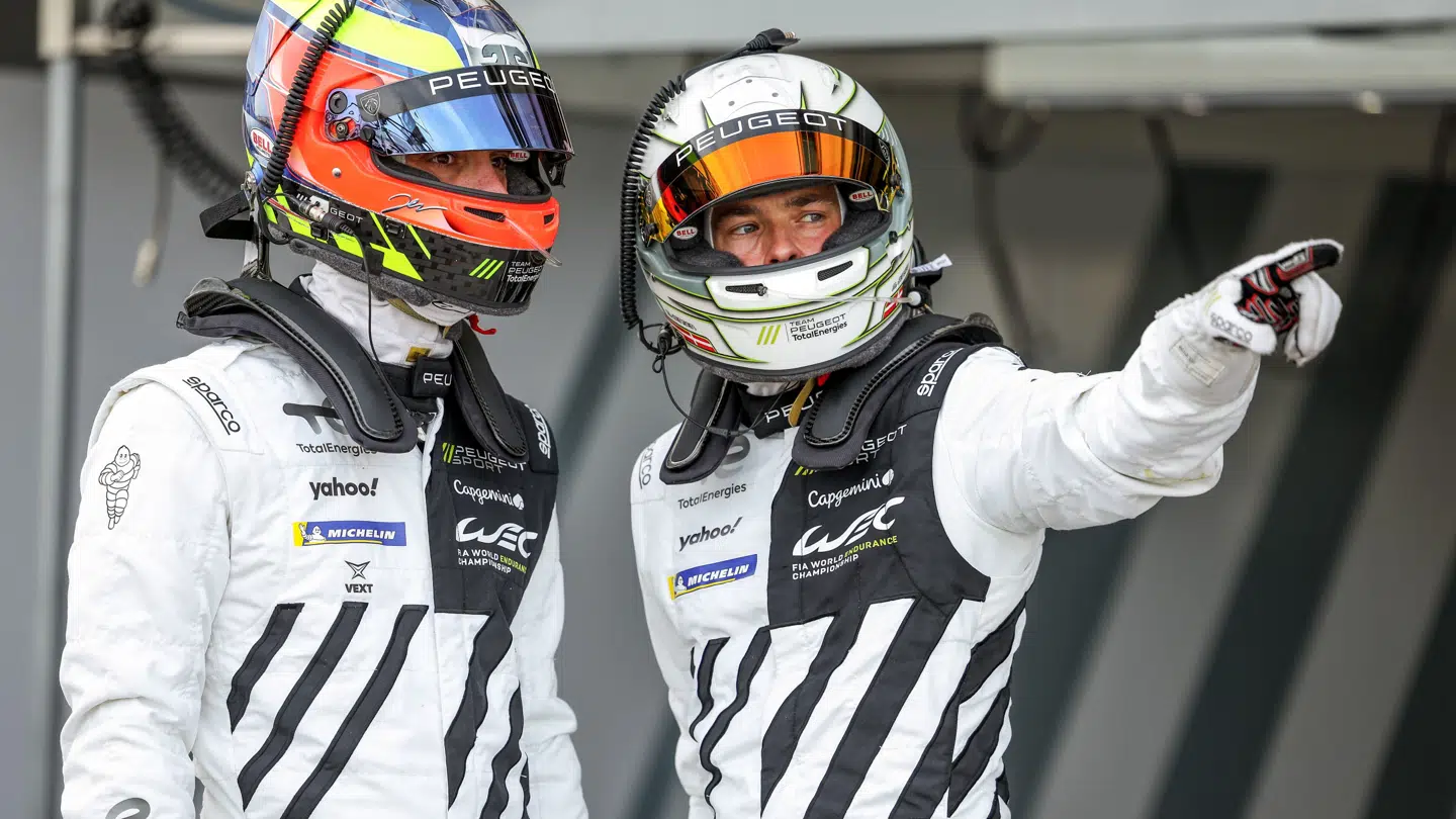 Mikkel Jensen (th.) deler bil med den tidligere Formel 1-kører Jean-Éric Vergne.