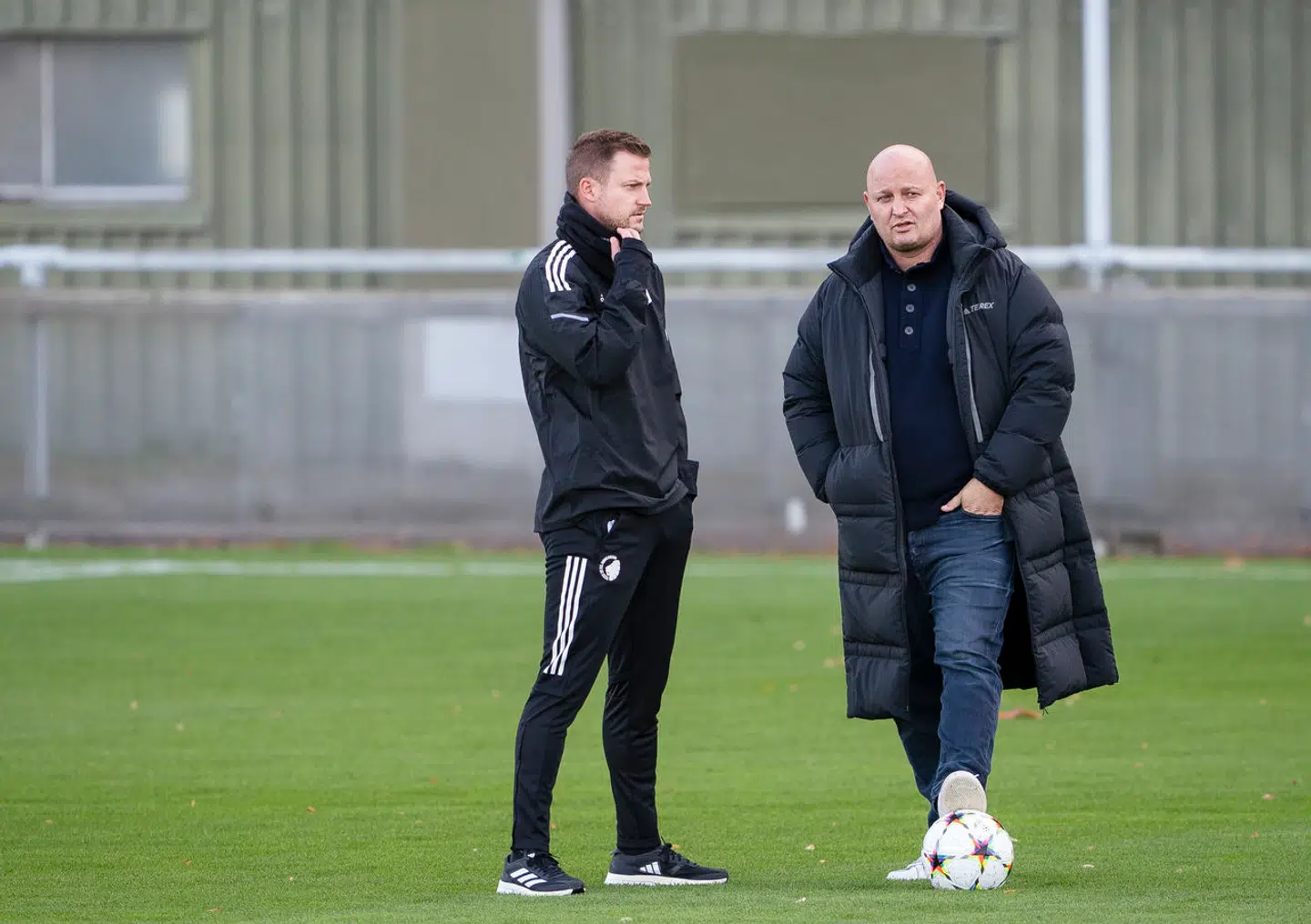 FCK-cheftræner Jacob Neestrup og sportsdirektør Peter Christiansen kan handle spillere helt frem til 1. september.