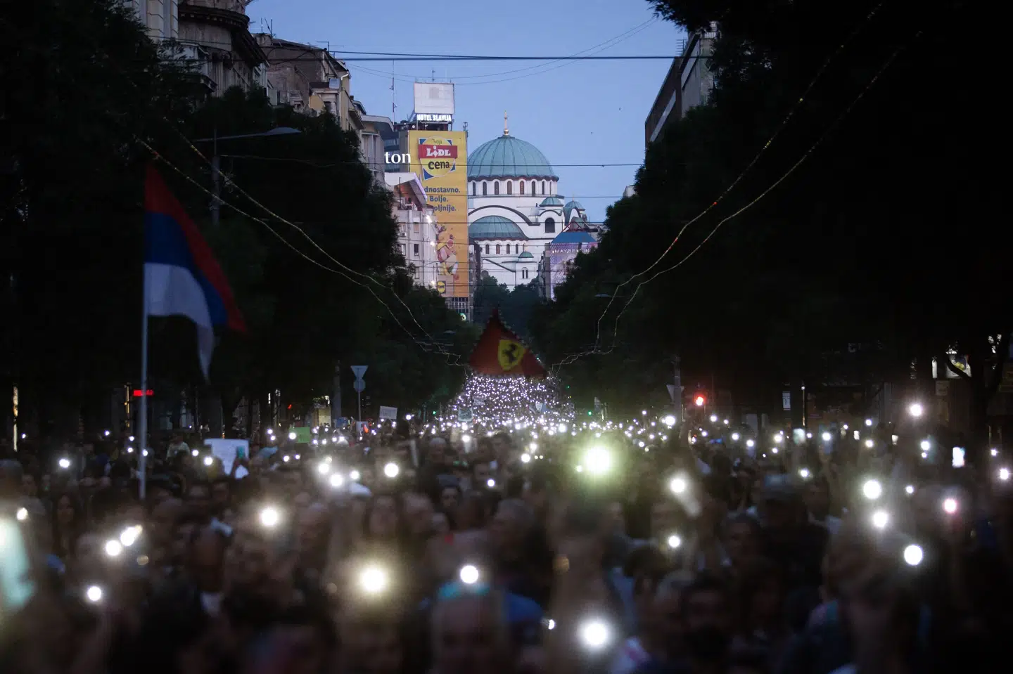 Det var studerende, der ledte an i protesterne, der lørdag fyldte gaderne i den serbiske hovedstad, Beograd. Oliver Bunic/Ritzau Scanpix