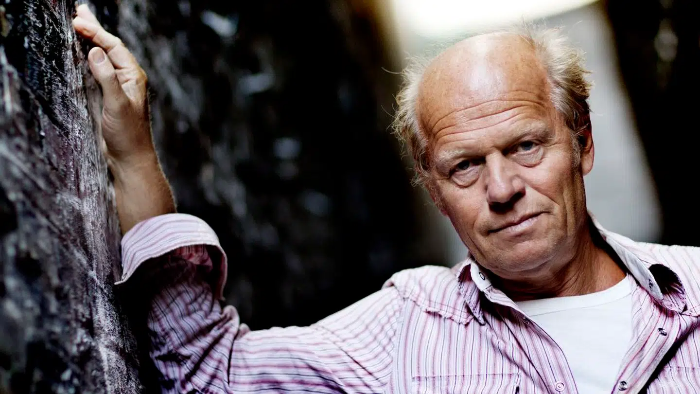 Morten Sabroe var uddannet bygningssnedker, men det var journalistik og litteratur, der blev hans levevej.