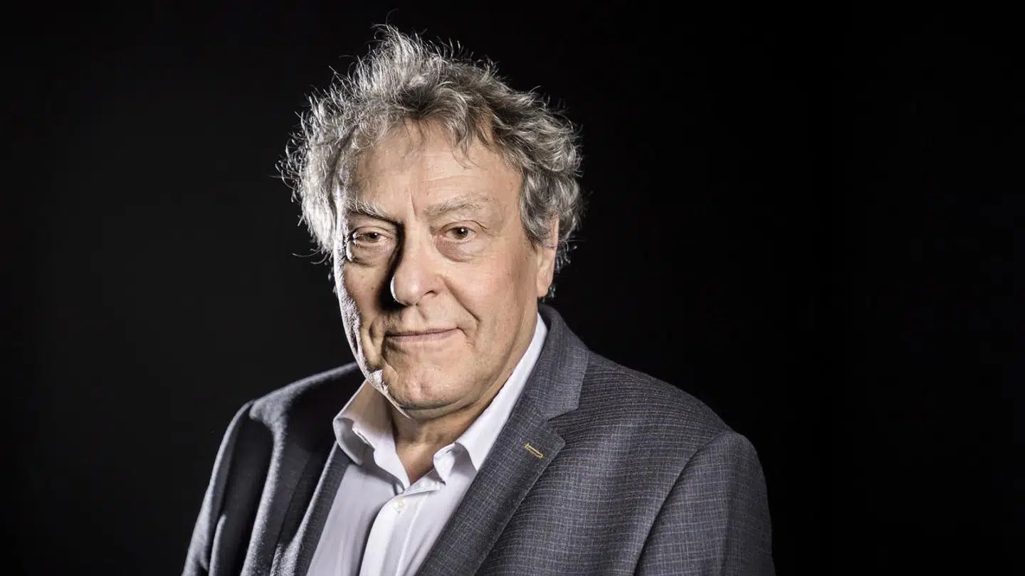 Lau Svenssen er uddannet Cand. Polit. og har beskæftiget sig med aktier gennem mange år. Han er også fast porteføljeforvalter i Millionærklubben.