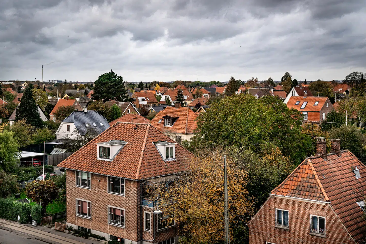 Huse i villakvarter i Brønshøj. Boliger. Udsigt. Ejendomme. Villaer. Bolig. Murstenshus. Oversigtsfoto. Bygning. Bygninger. Hus. Parcelhus. Parcelhuskvarter. Matrikel. Matrikler. Villaområde. Parcelhusområde. Boligkvarter.