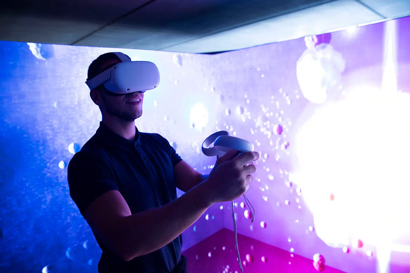 A metaverse simulator at the 9th edition of the Innovation and New Technologies Fair organized every year by the Sociedad Informática de Diputación, Inpro. On November 16, 2022, in Seville (Andalusia, Spain). Artificial intelligence, robotics, automation and metaverse are the central themes proposed both by the companies present and the conferences scheduled for the 9th edition of the Innovation and New Technologies Fair at the Seville Provincial Council. NOVEMBER 16;2022 María José López / Europa Press 11/16/2022 (Europa Press via AP)