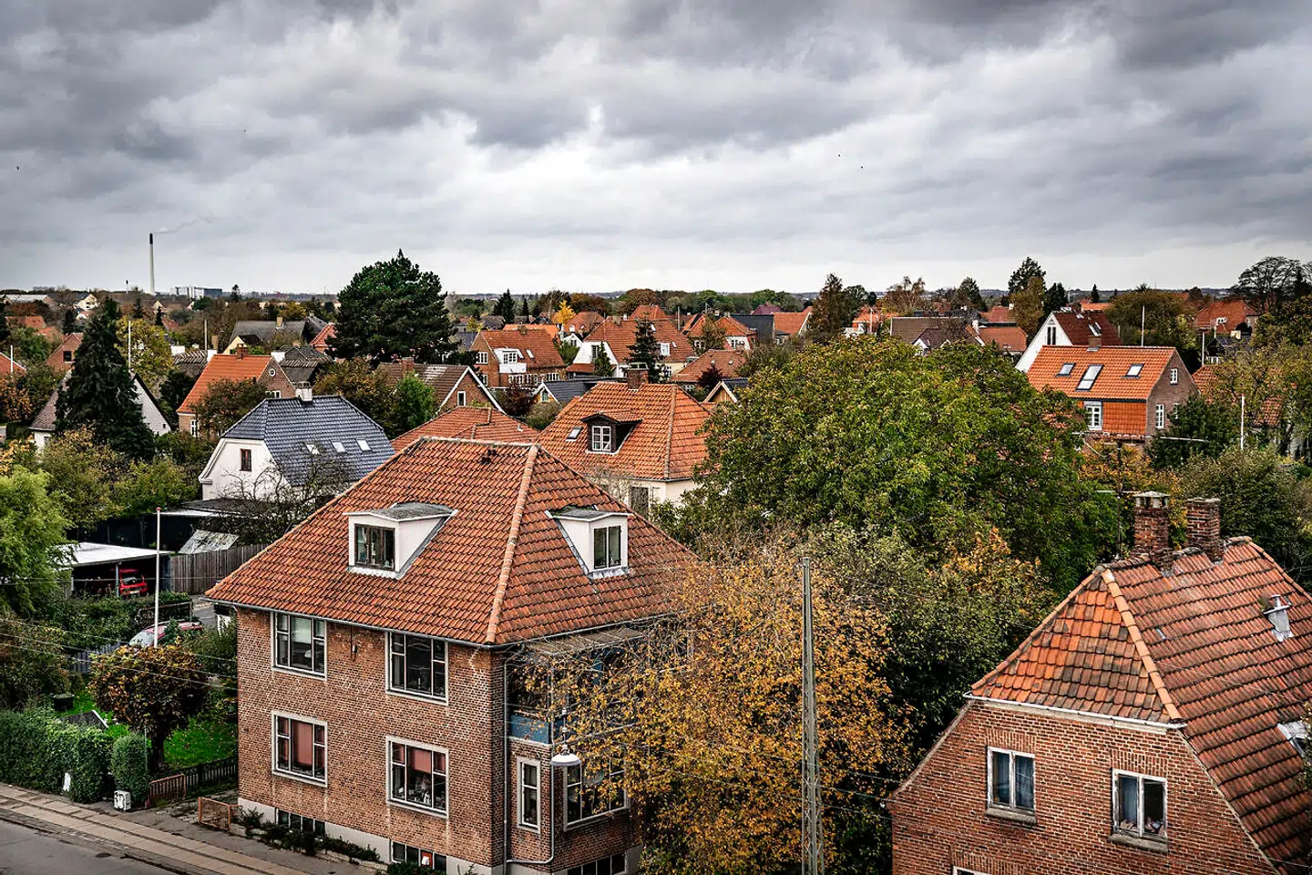 Huse i villakvarter i Brønshøj. Boliger. Udsigt. Ejendomme. Villaer. Bolig. Murstenshus. Oversigtsfoto. Bygning. Bygninger. Hus. Parcelhus. Parcelhuskvarter. Matrikel. Matrikler. Villaområde. Parcelhusområde. Boligkvarter.