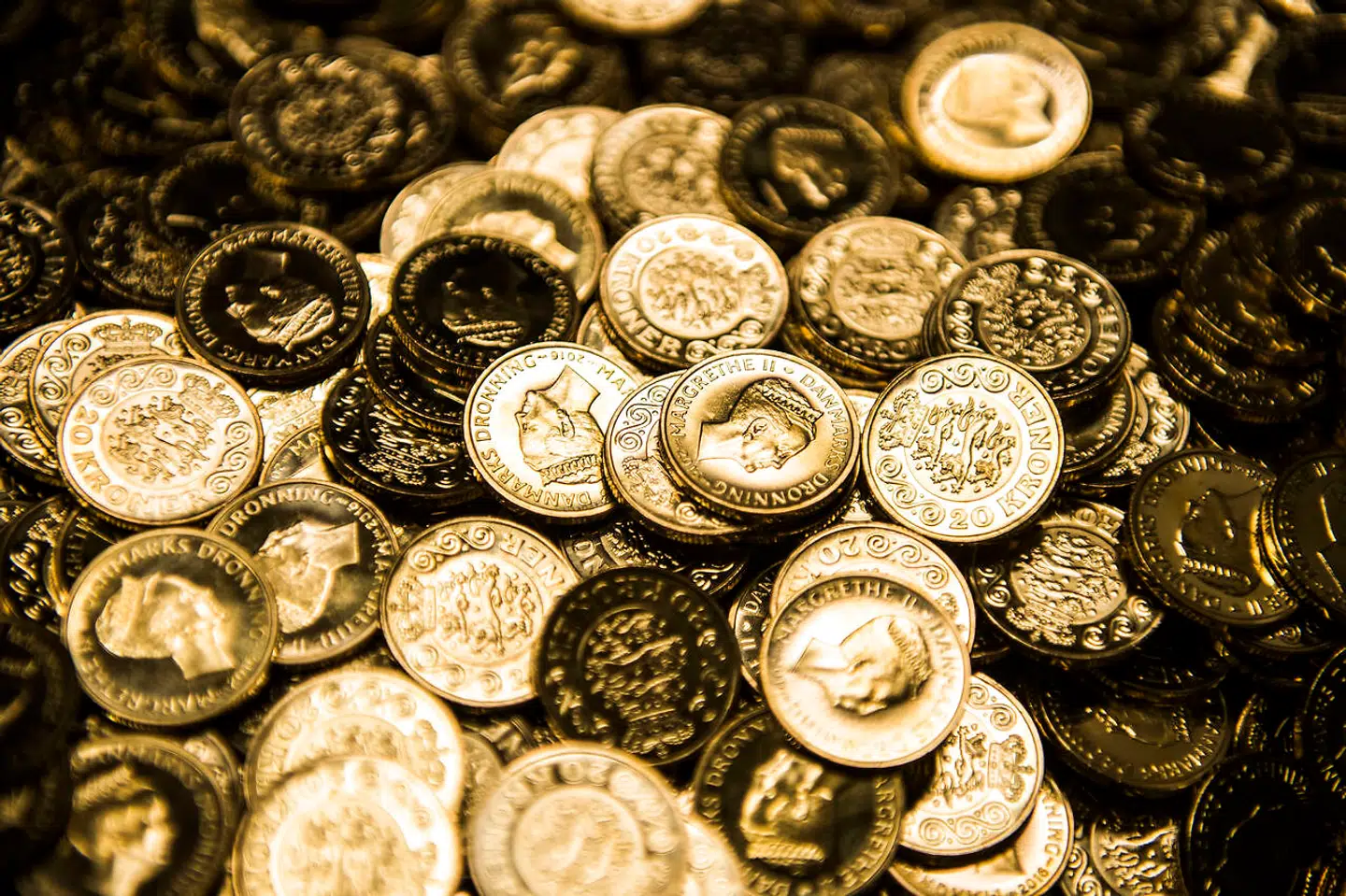 (ARKIV) Mønter, den 8. november 2016. På trods af et faldende antal registrerede unge i RKI er gælden stigende. Cheføkonom og Forbrugerrådet Tænk opfordrer til øget opmærksomhed på unges økonomi. Det skriver Ritzau, mandag den 9. marts 2020.. (Foto: Ólafur Steinar Gestsson/Ritzau Scanpix)