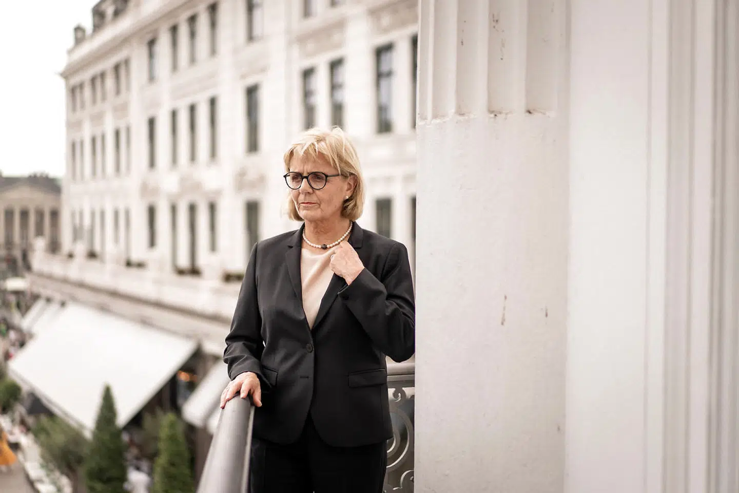 Karen Frøsig, administrerende direktør for Sydbank, mener, at det går for langsomt med at få ligestilling i toppen af erhvervslivet, og hun mener, at tiden nu er kommet til kvindekvoter.