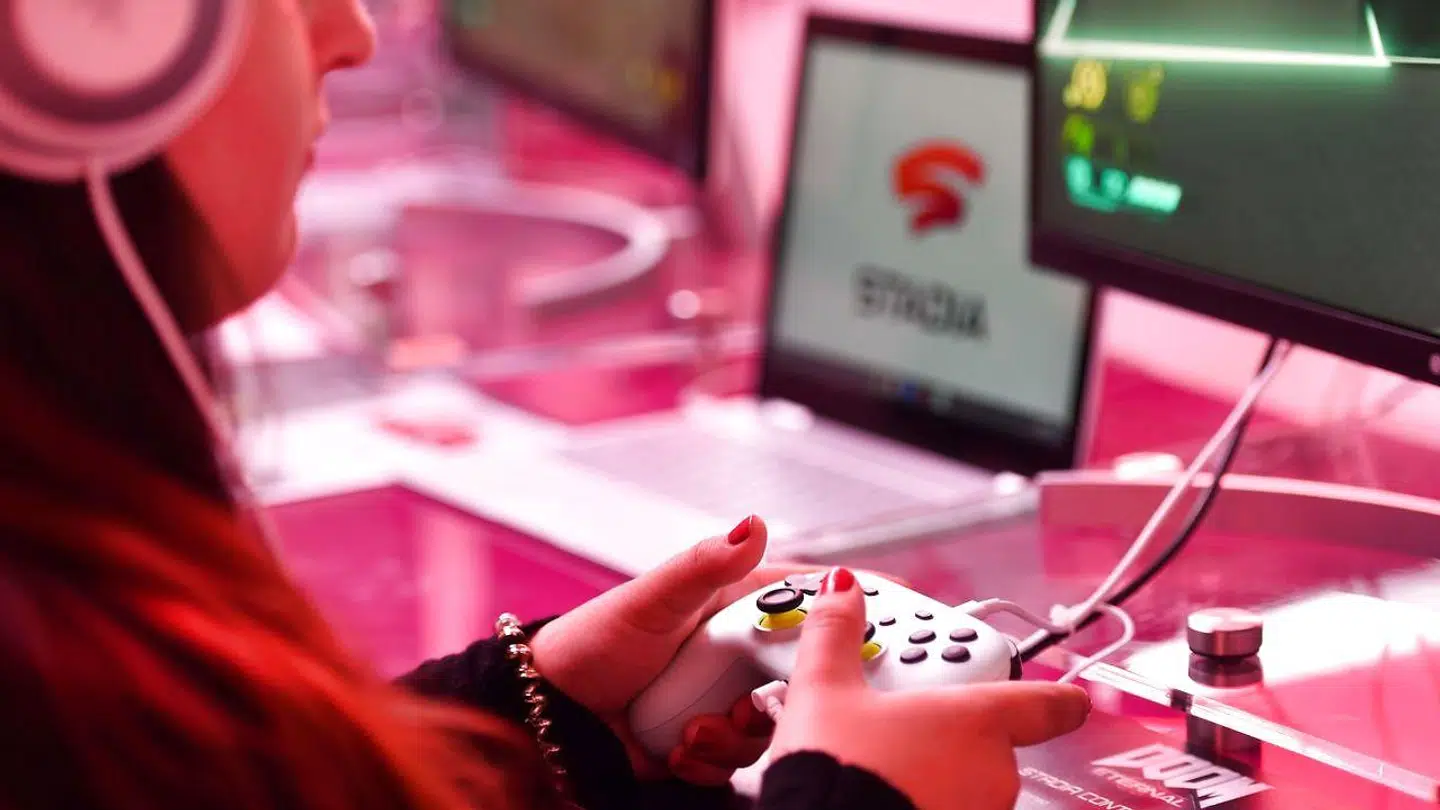 Her afprøver en spiller et cloud-baseret spil via Google Stadia.