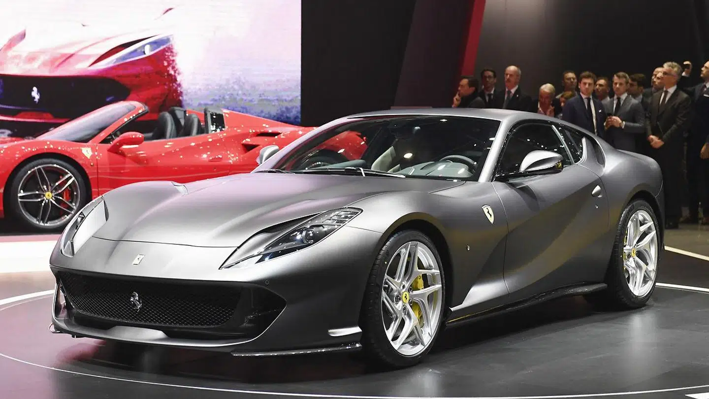 Her ses en Ferrari 812