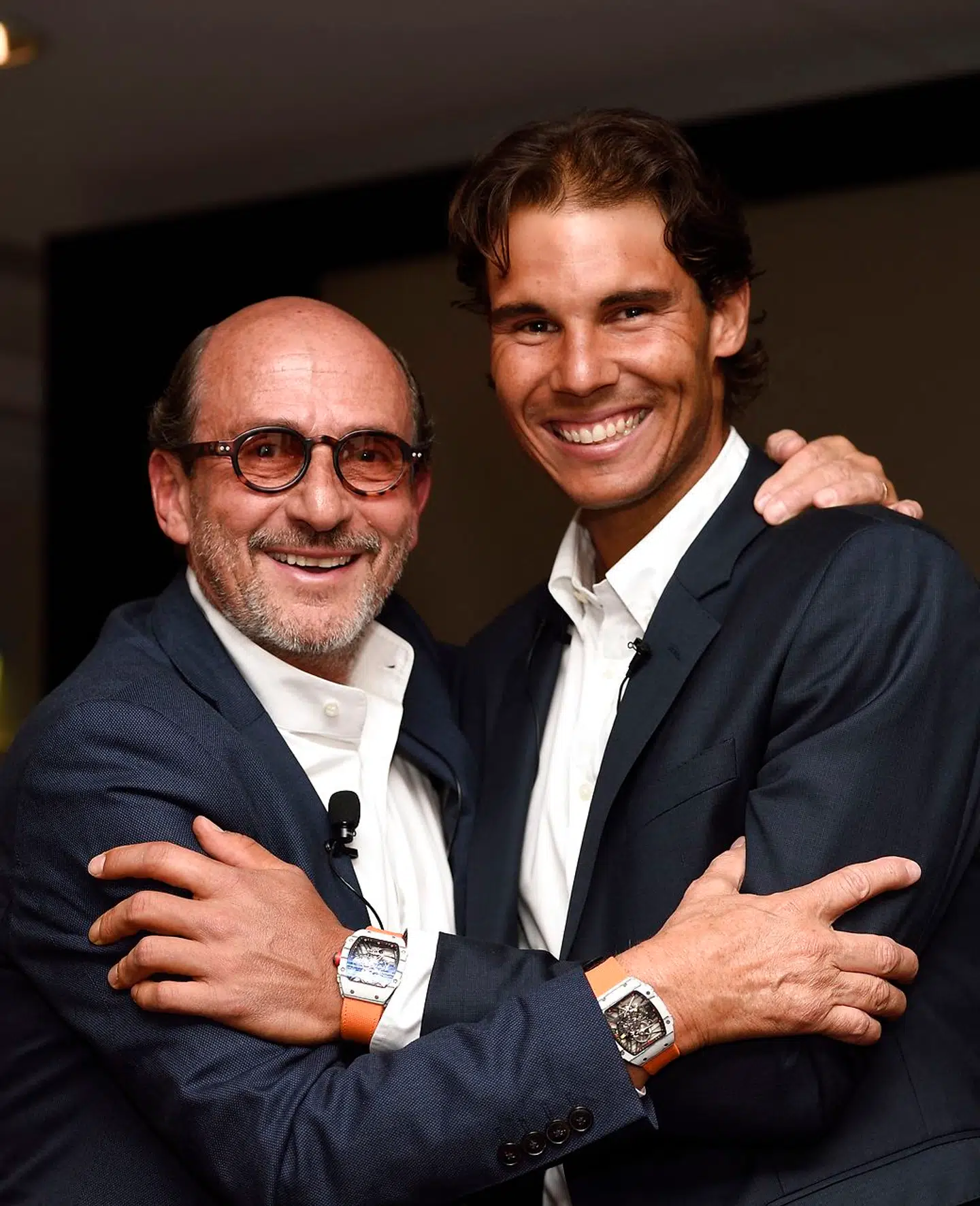 Rafael Nadal (t.h.) samarbejder med Richard Mille og ses her med en fransk forretningsmand – og naturligvis et af mærkets ure om håndleddet i 2015.