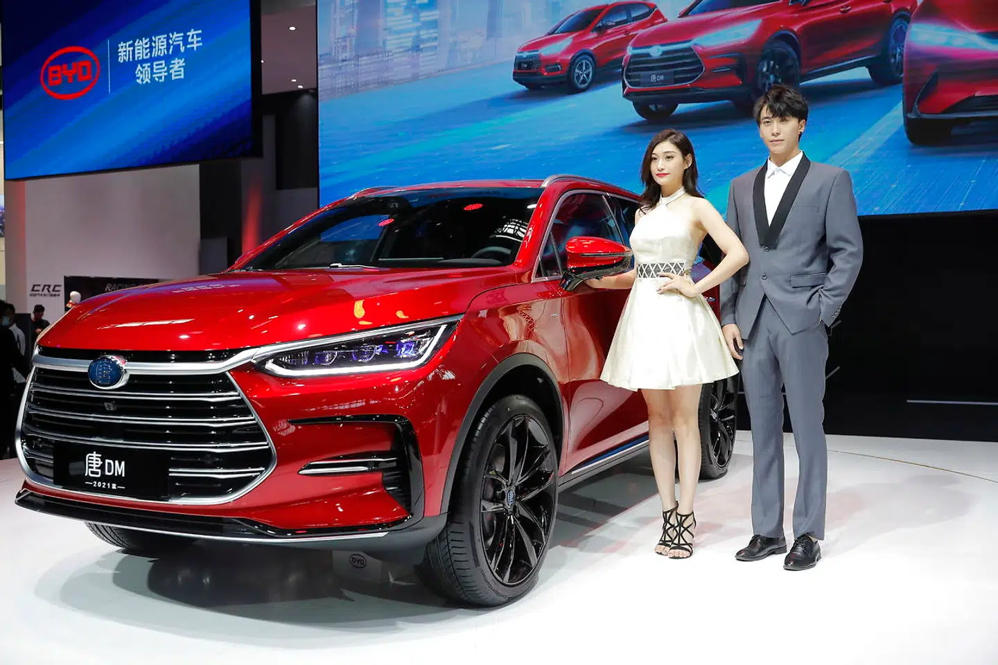 epa08698352 Models stands beside BYD Tang DM car on shown at the Beijing International Automotive Exhibition in Beijing, China, 26 September 2020. The exhibition also known as Auto China, is held from 26 September to 05 October 2020. EPA/WU HONG