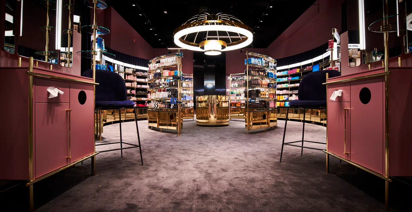 Boozt beskriver sig selv som et nordisk teknologiselskab, der sælger tøj, A Nordic technology company selling fashion, beklædning og skønhed online