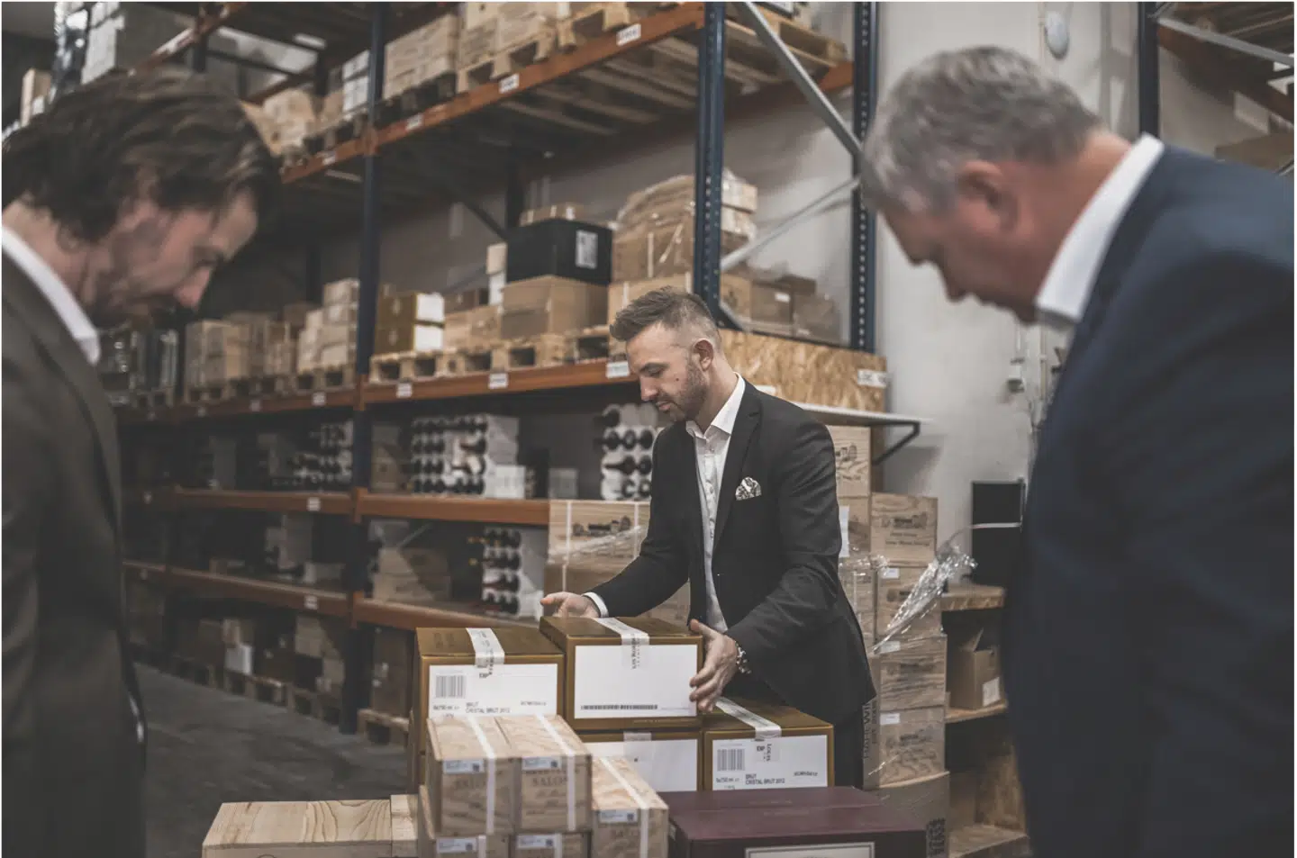 Vine fra 1.400 kunder står opbevaret på lageret, der i øvrigt er en frihavn for moms, told og afgifter.