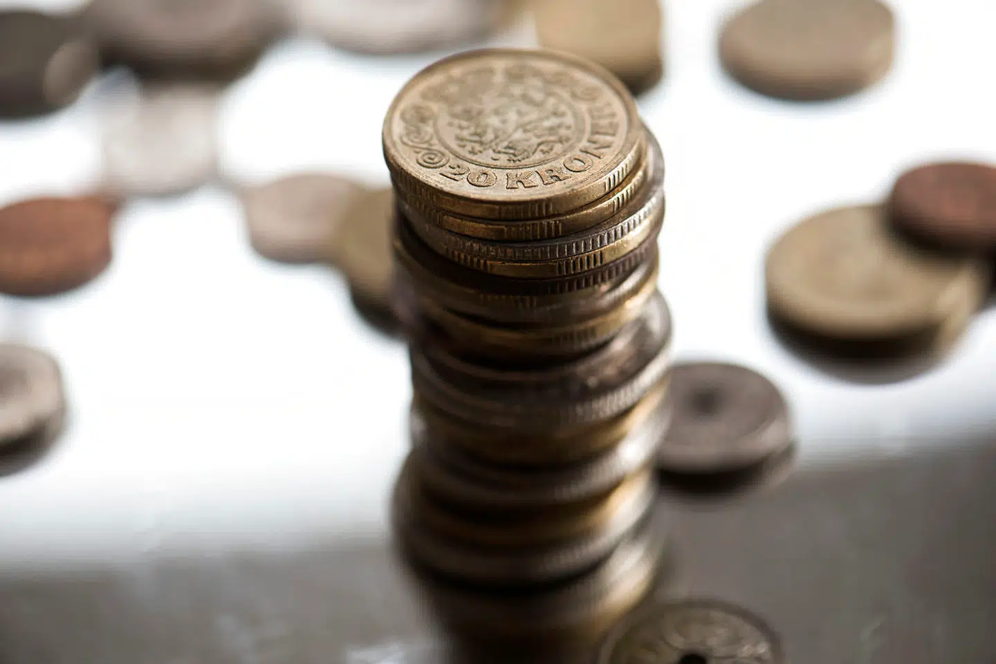 (ARKIV) Penge, mønter og sedler, torsdag den 5. marts 2020. Det kan være fristende at investere, hvis huset er betalt ud, og opsparingen trækker minusrenter. Men det er ikke fornuftigt, hvis beslutningen tages overilet. Det skriver Ritzau, onsdag den 27. januar 2021.. (Foto: Kristian Djurhuus/Ritzau Scanpix)