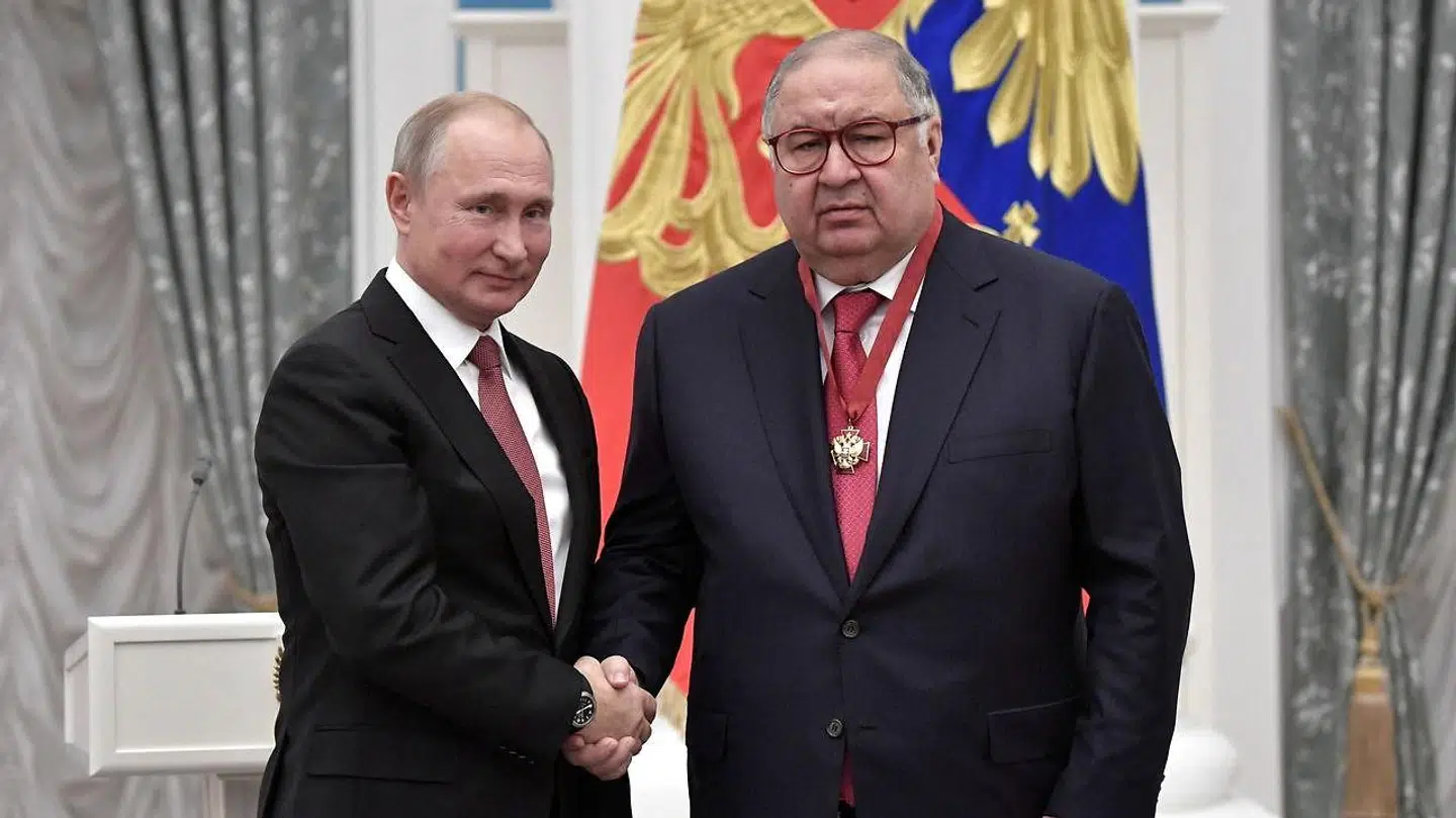 Her ses Ruslands præsident Vladimir Putin med rigmanden Alisher Usmanov