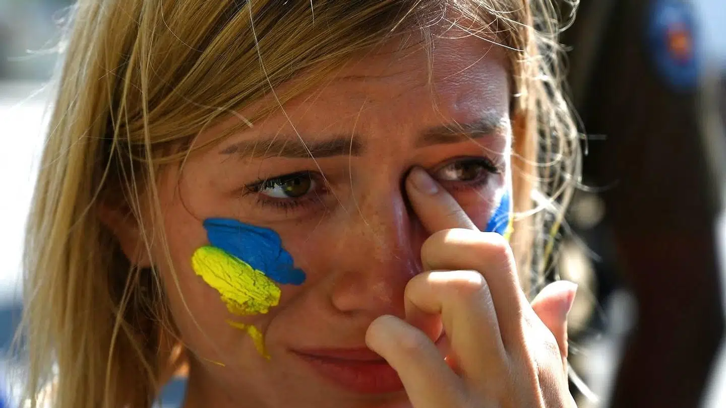 Ruslands anbgreb på Ukraine har kostet hundreder af civile ukrainere livet - herunder adskillige børn, oplyser flere internationale medier. Ruslands invasion har fået demonstranter på gaden verden over i protest mod stormagtens angreb på Ukraine.