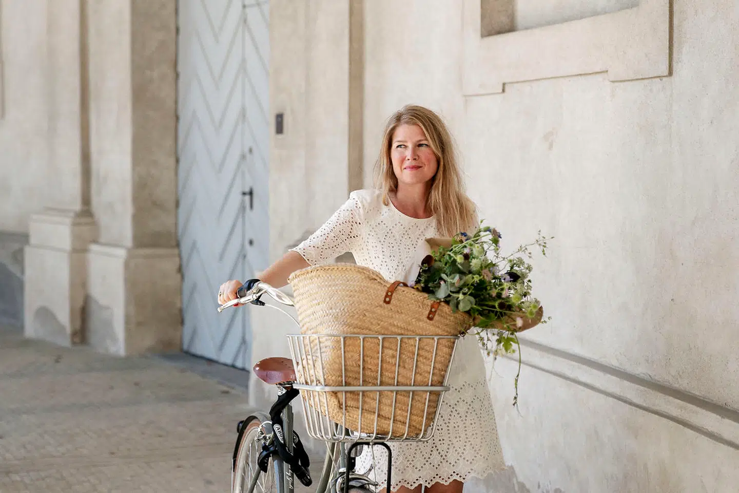 Pernille Wahlgren er selvlært aktieinvestor, som har droppet fast job. Hun er tidligere kunsthistoriker og udviklingschef i Kunstforeningen Gl. Strand.