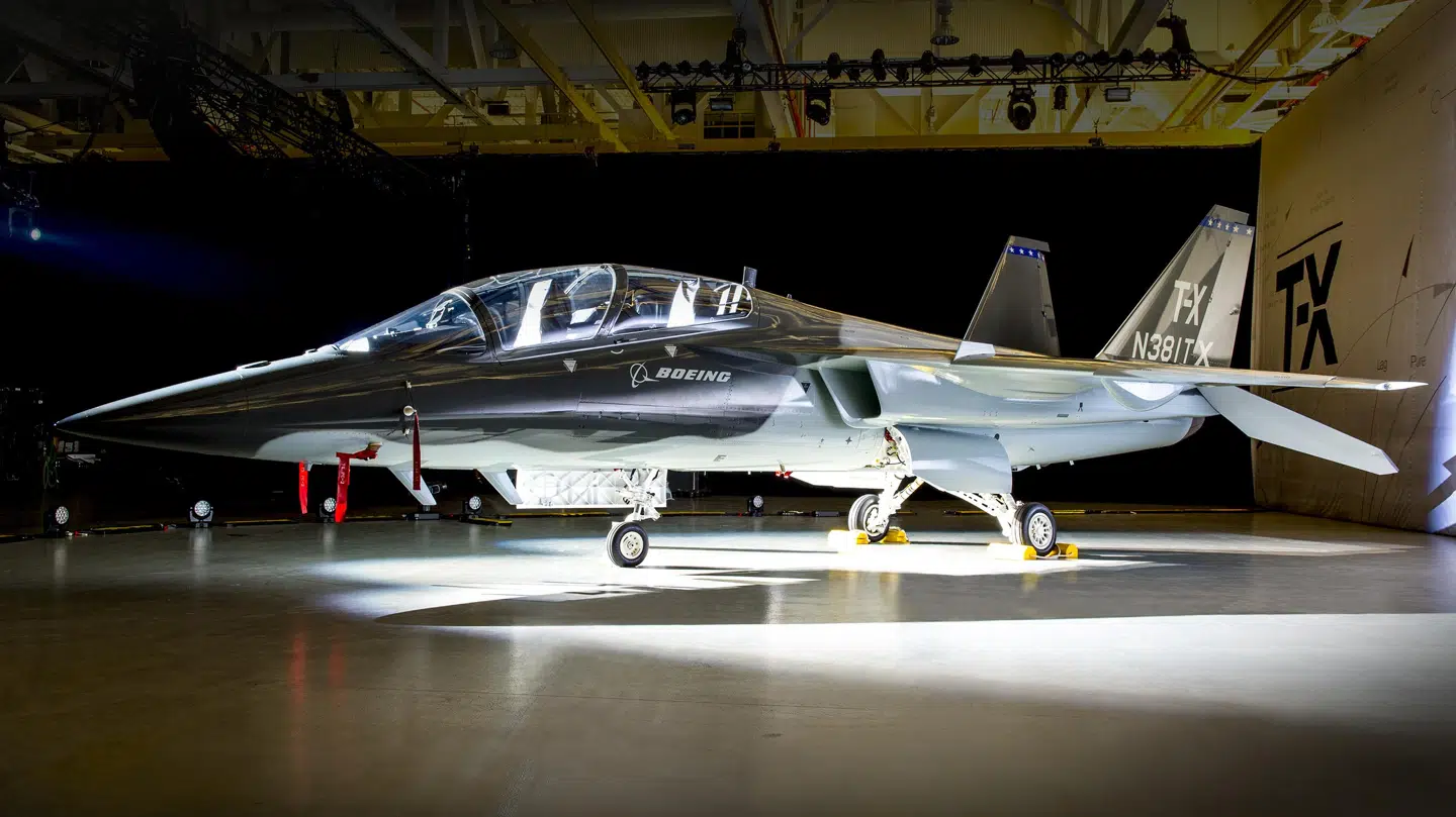 Her ses Boeing-Saabs T-7 Red Hawk - også kendt som Boeing T-X