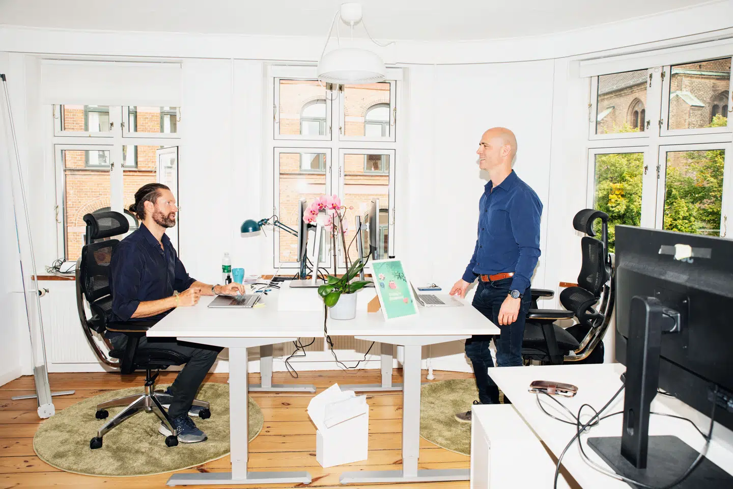 Brain+ er stiftet i 2012 af Kim Baden-Kristensen (t.v.) og Ulrik Ditlev Seemann Eriksen (t.h), som ved etableringen af Brain+ sagde farvel til lederstillinger hos vindmølleproducenten Vestas, for at hellige sig bekæmpelse af demens og Alzheimers med digitale behandlingsformer.Brain+ har i dag tre produkter til behandling og forebyggelse af demens og Alzheimers. Disse produkter indgår i 6 kliniske studier, som alle er i den kliniske fase 2a og fuldt finansierede. Målet for de kommende år er at indlede fase 3 forsøg og opnå regulatorisk godkendelse af kommerciel lancering af produktet Cognitive Stimulation Therapy, som er digital kognitiv stimulationsterapi til behandling af demens.Siden etableringen i 2012 har Brain+ modtaget privat finansiering og fondsmidler for 66 mio. kr., og har en central rolle i en række internationale demens-studier.